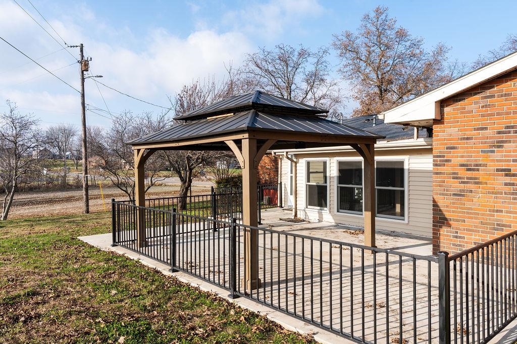 8218 State Route 351 E, Henderson, Kentucky 42420, 3 Bedrooms Bedrooms, ,1 BathroomBathrooms,Single Family Residence,For Sale,State Route 351 E,93716