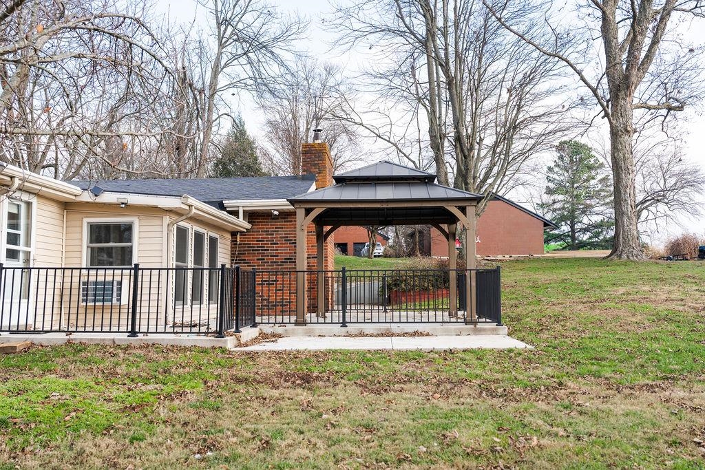 8218 State Route 351 E, Henderson, Kentucky 42420, 3 Bedrooms Bedrooms, ,1 BathroomBathrooms,Single Family Residence,For Sale,State Route 351 E,93716