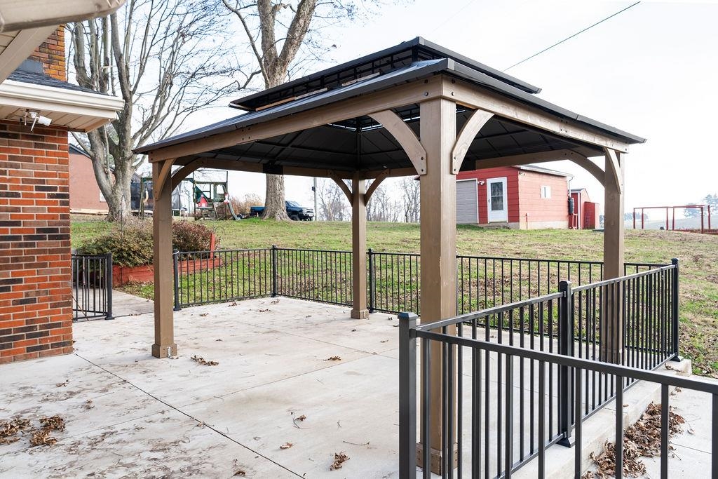 8218 State Route 351 E, Henderson, Kentucky 42420, 3 Bedrooms Bedrooms, ,1 BathroomBathrooms,Single Family Residence,For Sale,State Route 351 E,93716