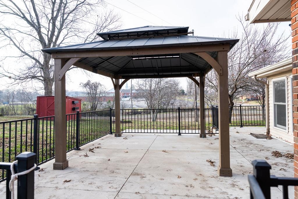 8218 State Route 351 E, Henderson, Kentucky 42420, 3 Bedrooms Bedrooms, ,1 BathroomBathrooms,Single Family Residence,For Sale,State Route 351 E,93716