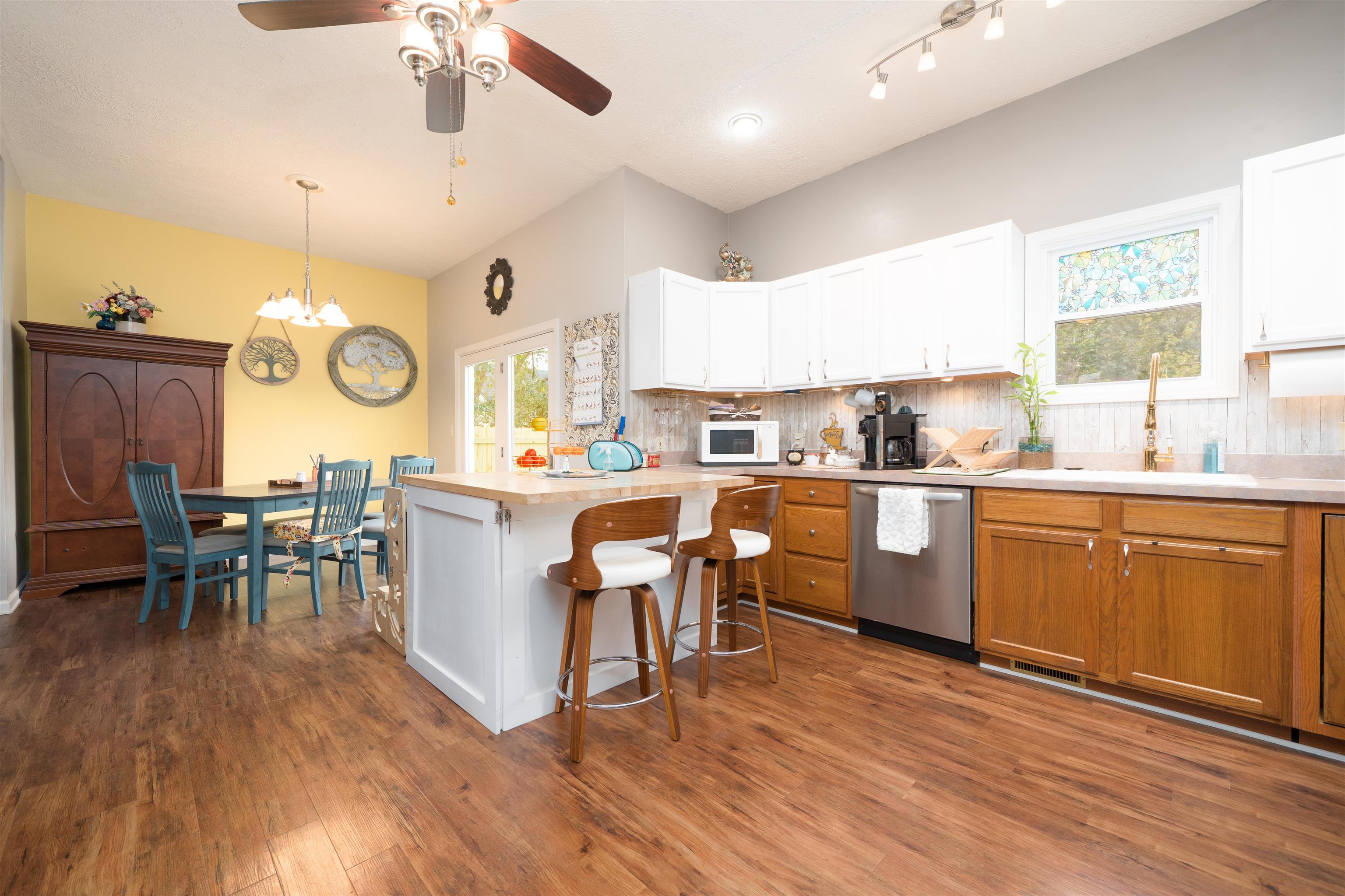 404 8th St, Owensboro, Kentucky 42301, 3 Bedrooms Bedrooms, ,1 BathroomBathrooms,Single Family Residence,For Sale,8th St,93717