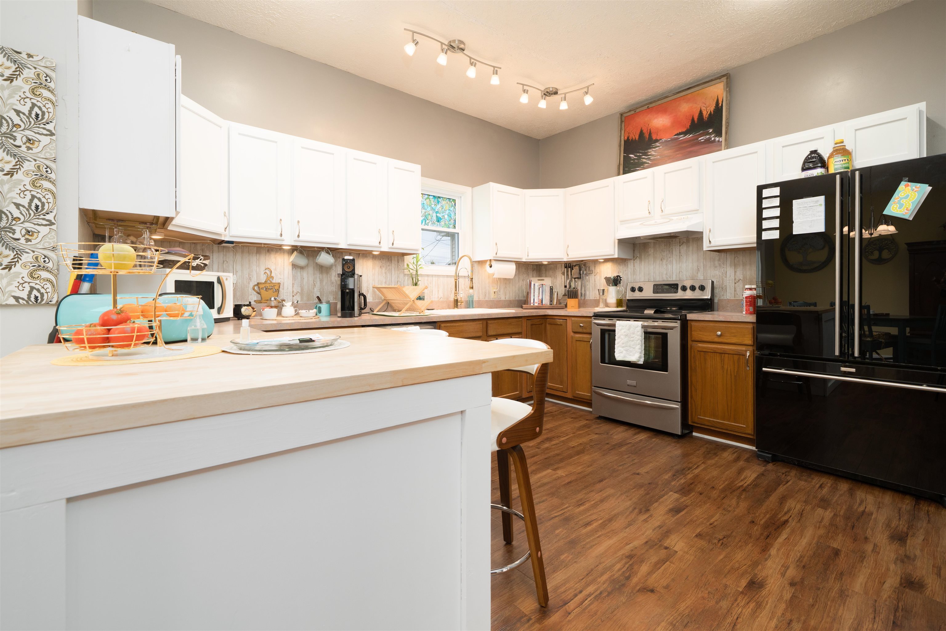 404 8th St, Owensboro, Kentucky 42301, 3 Bedrooms Bedrooms, ,1 BathroomBathrooms,Single Family Residence,For Sale,8th St,93717