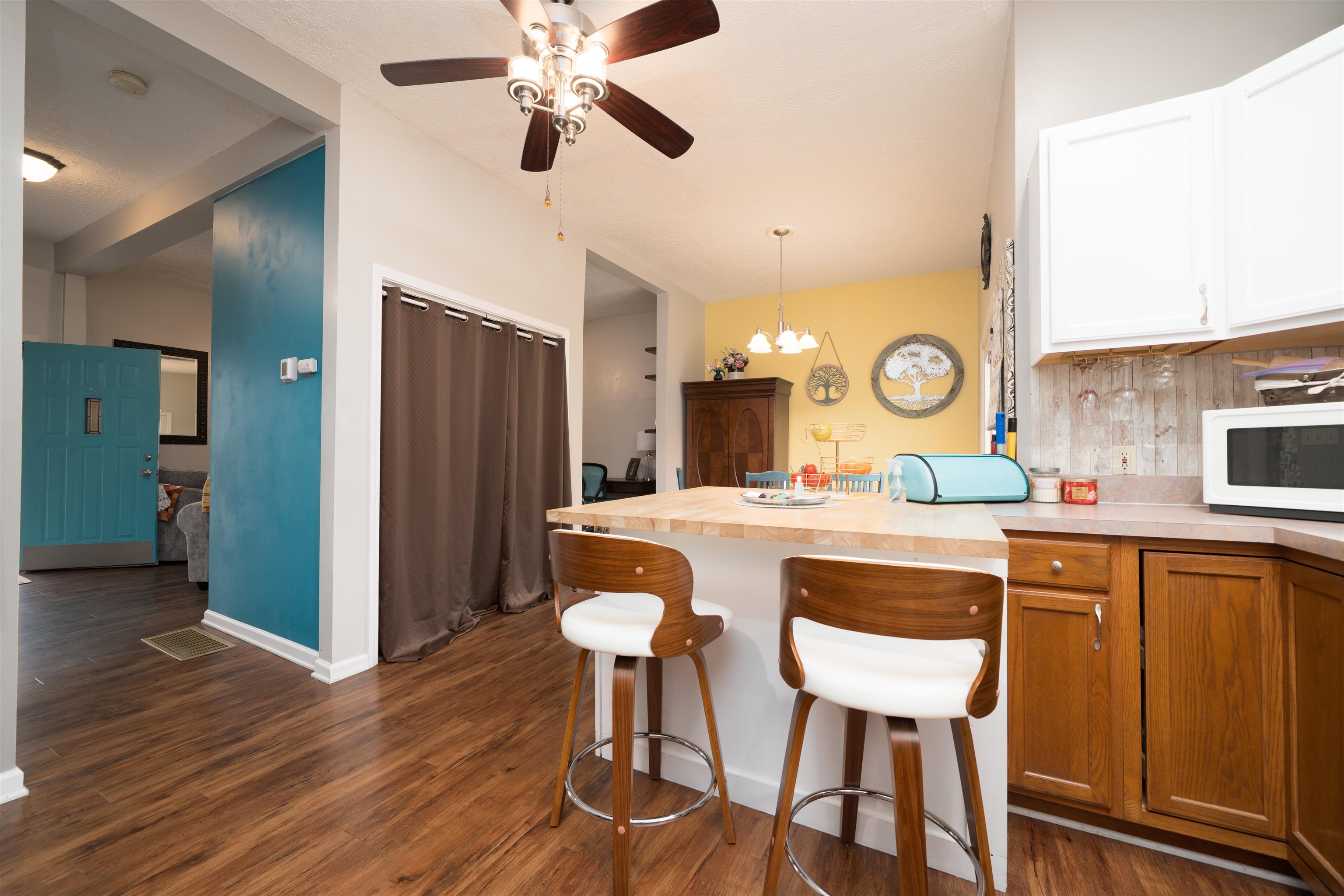 404 8th St, Owensboro, Kentucky 42301, 3 Bedrooms Bedrooms, ,1 BathroomBathrooms,Single Family Residence,For Sale,8th St,93717