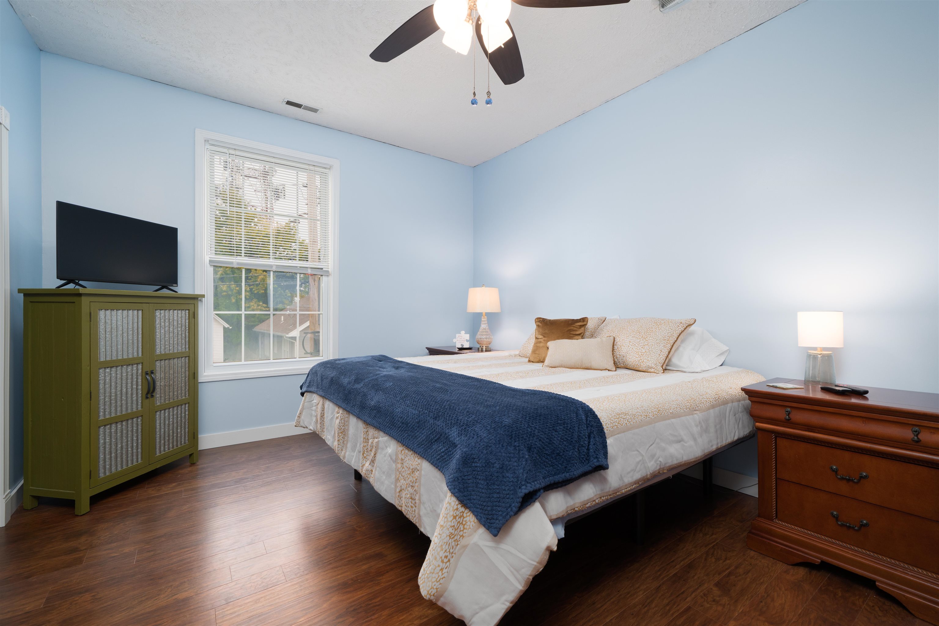 404 8th St, Owensboro, Kentucky 42301, 3 Bedrooms Bedrooms, ,1 BathroomBathrooms,Single Family Residence,For Sale,8th St,93717