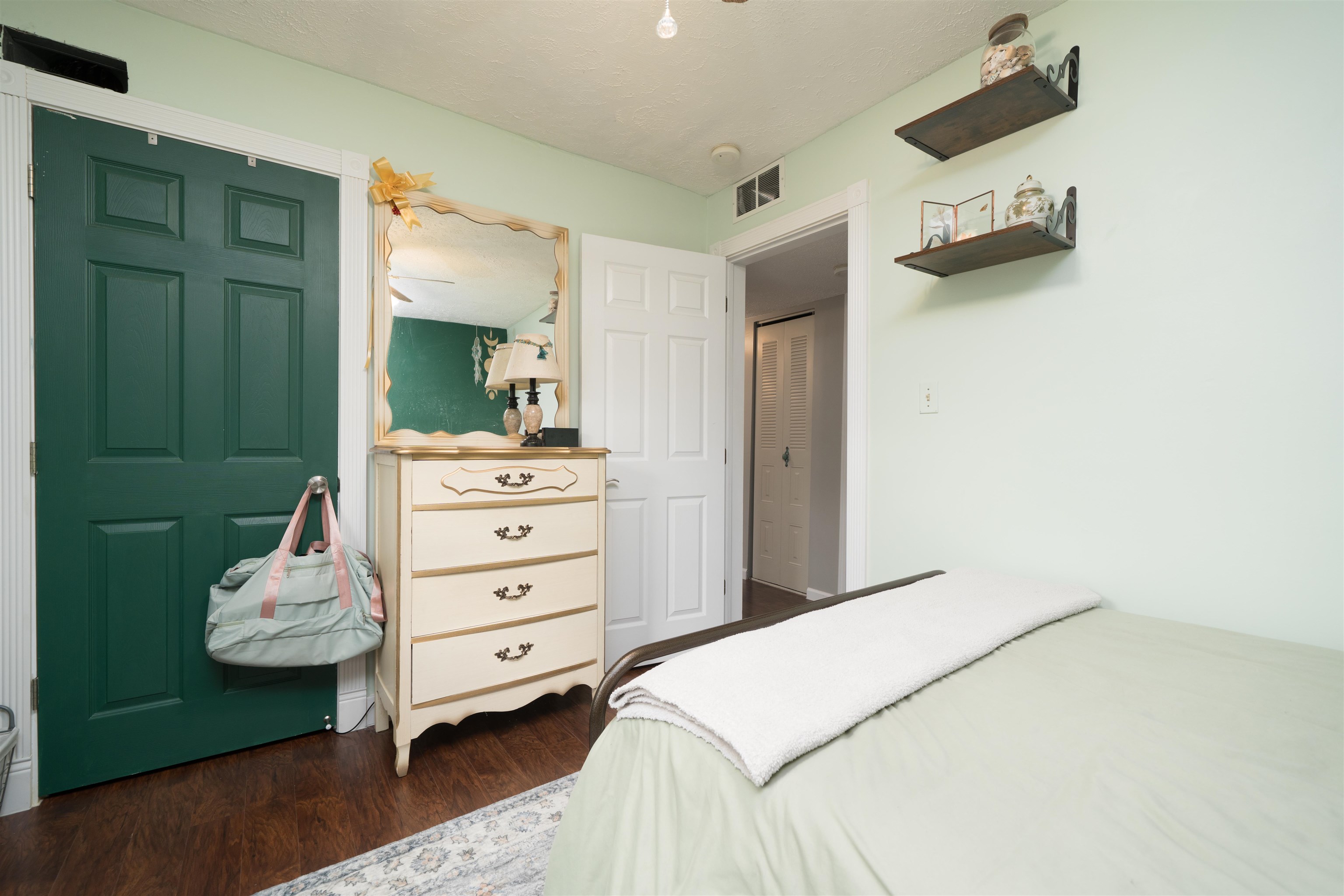 404 8th St, Owensboro, Kentucky 42301, 3 Bedrooms Bedrooms, ,1 BathroomBathrooms,Single Family Residence,For Sale,8th St,93717