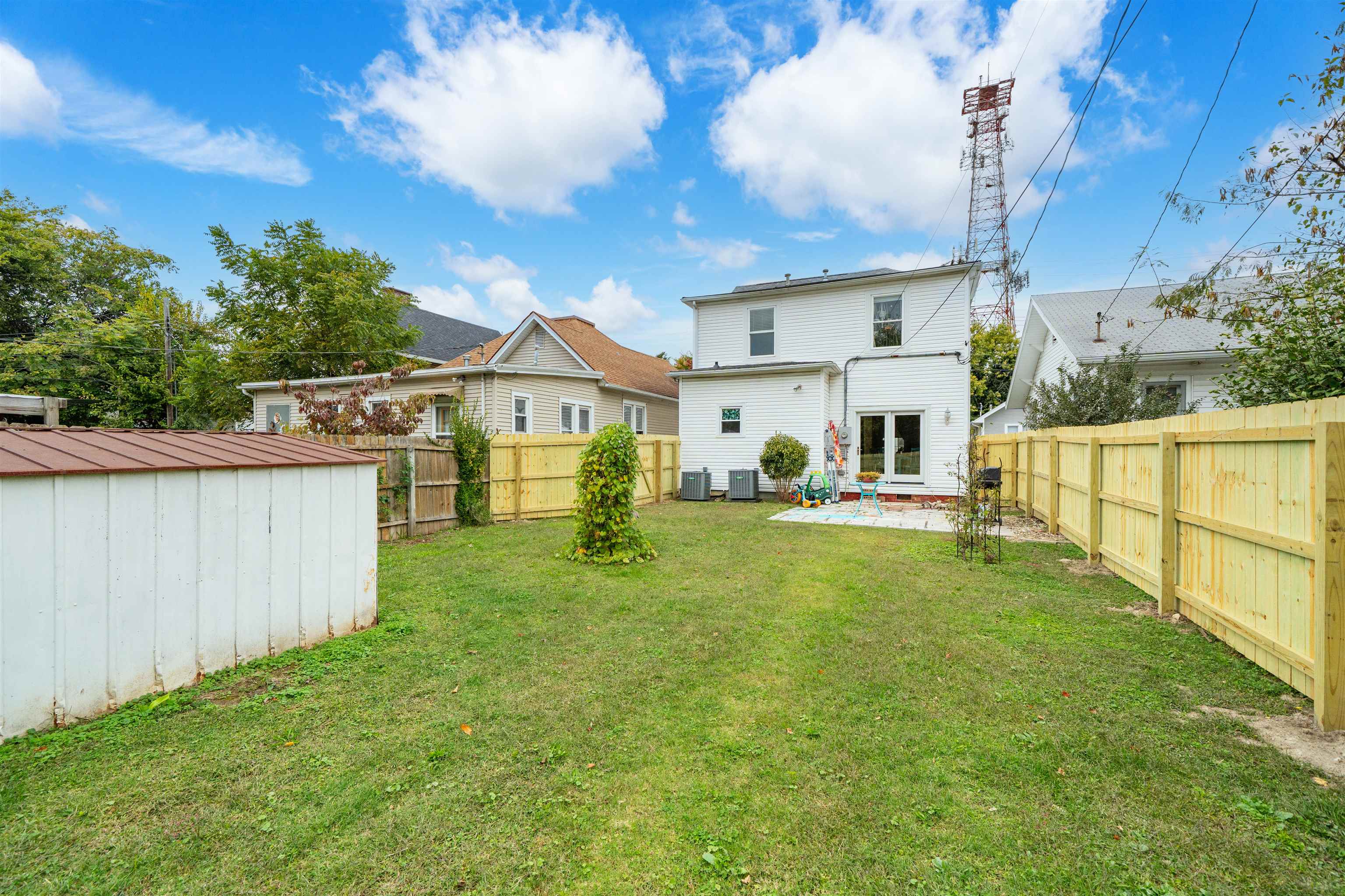 404 8th St, Owensboro, Kentucky 42301, 3 Bedrooms Bedrooms, ,1 BathroomBathrooms,Single Family Residence,For Sale,8th St,93717