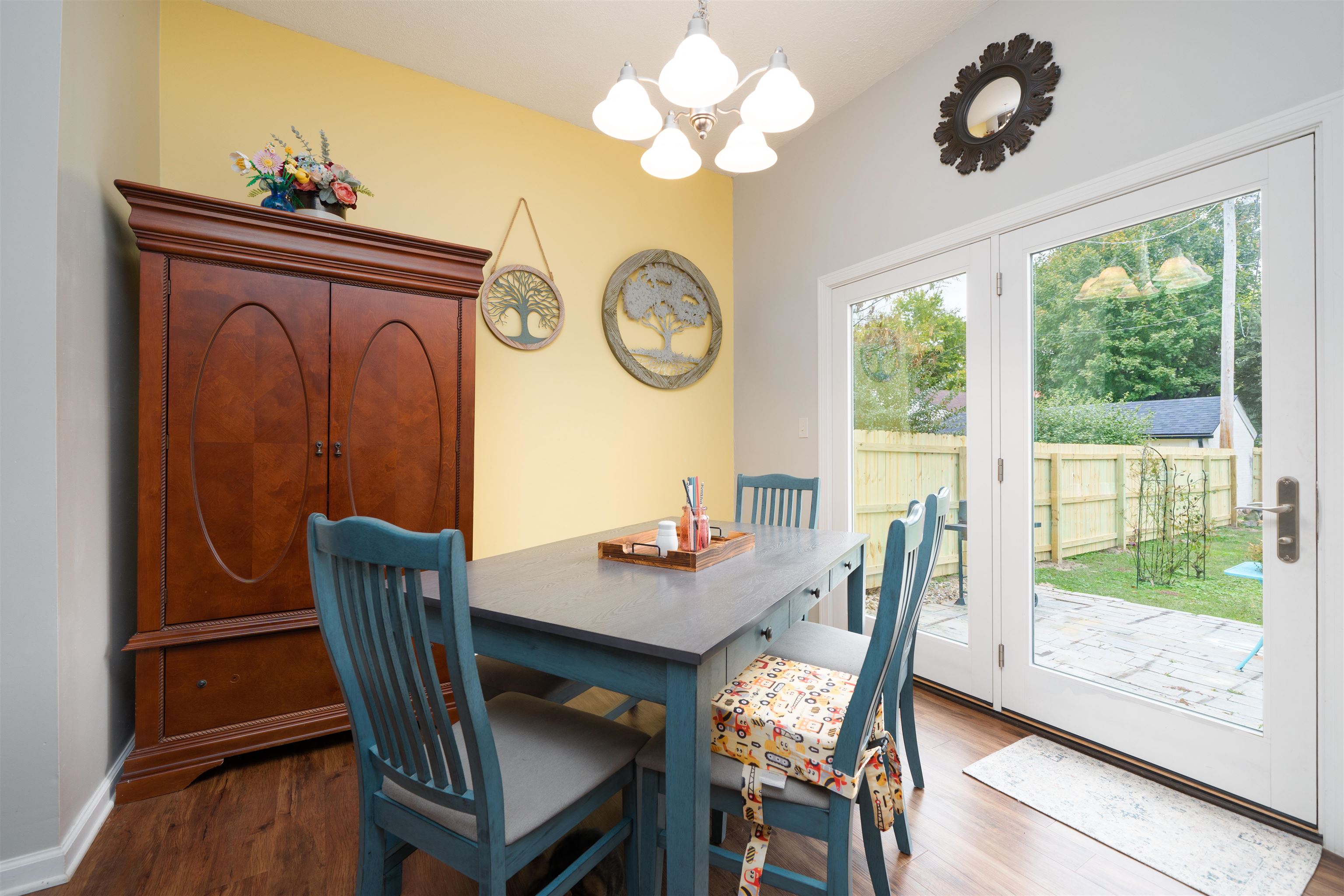 404 8th St, Owensboro, Kentucky 42301, 3 Bedrooms Bedrooms, ,1 BathroomBathrooms,Single Family Residence,For Sale,8th St,93717