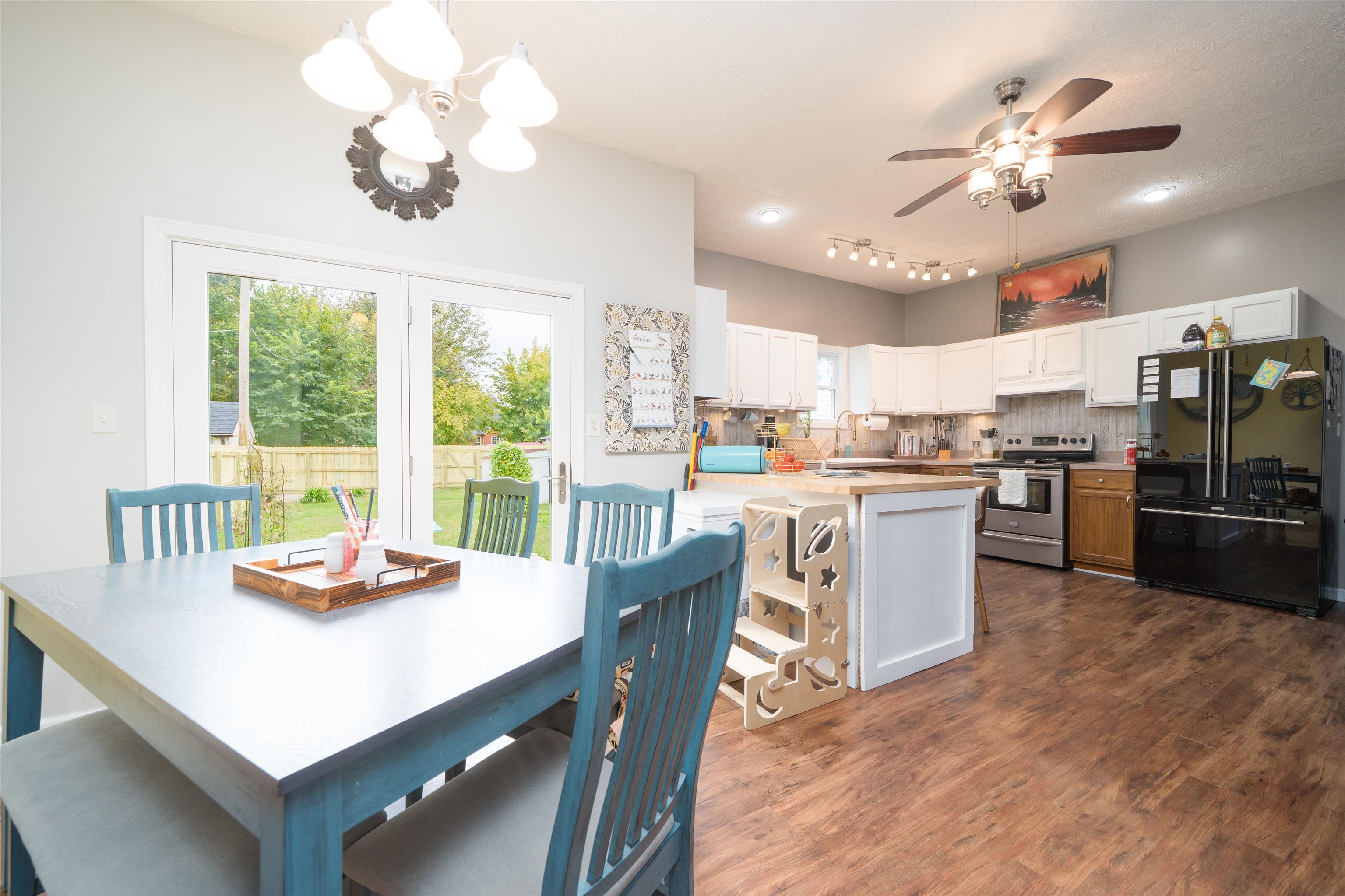 404 8th St, Owensboro, Kentucky 42301, 3 Bedrooms Bedrooms, ,1 BathroomBathrooms,Single Family Residence,For Sale,8th St,93717