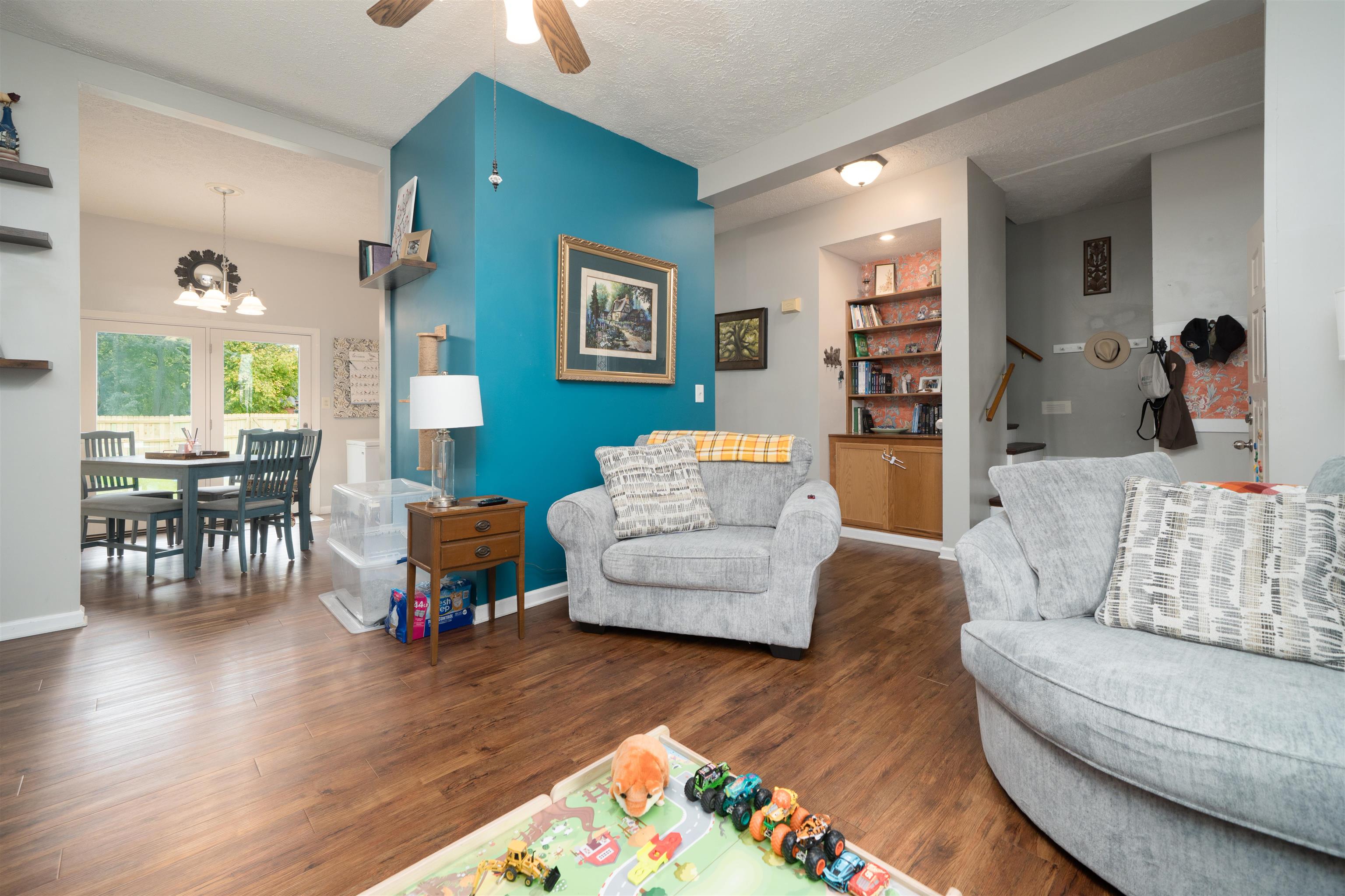 404 8th St, Owensboro, Kentucky 42301, 3 Bedrooms Bedrooms, ,1 BathroomBathrooms,Single Family Residence,For Sale,8th St,93717