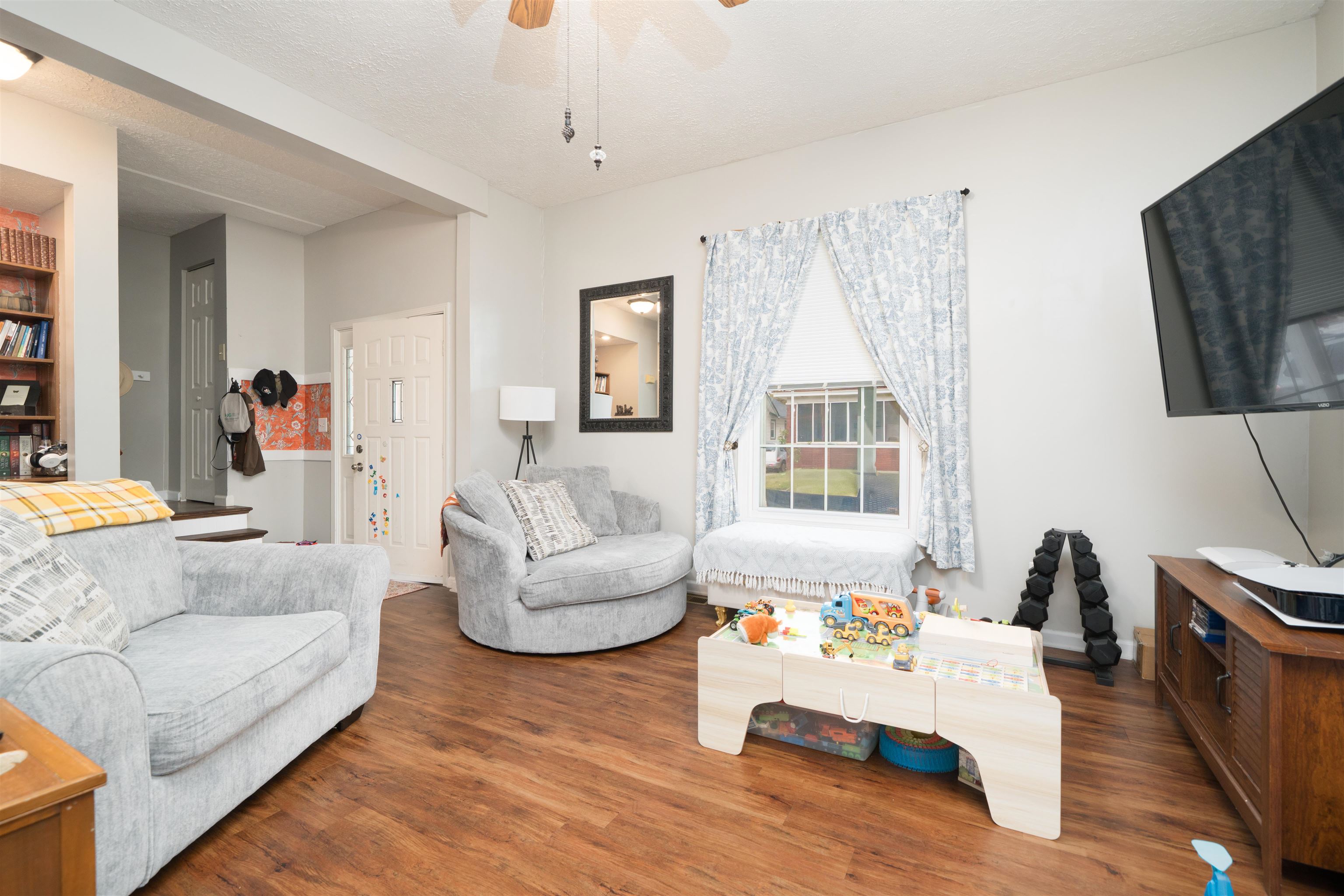 404 8th St, Owensboro, Kentucky 42301, 3 Bedrooms Bedrooms, ,1 BathroomBathrooms,Single Family Residence,For Sale,8th St,93717