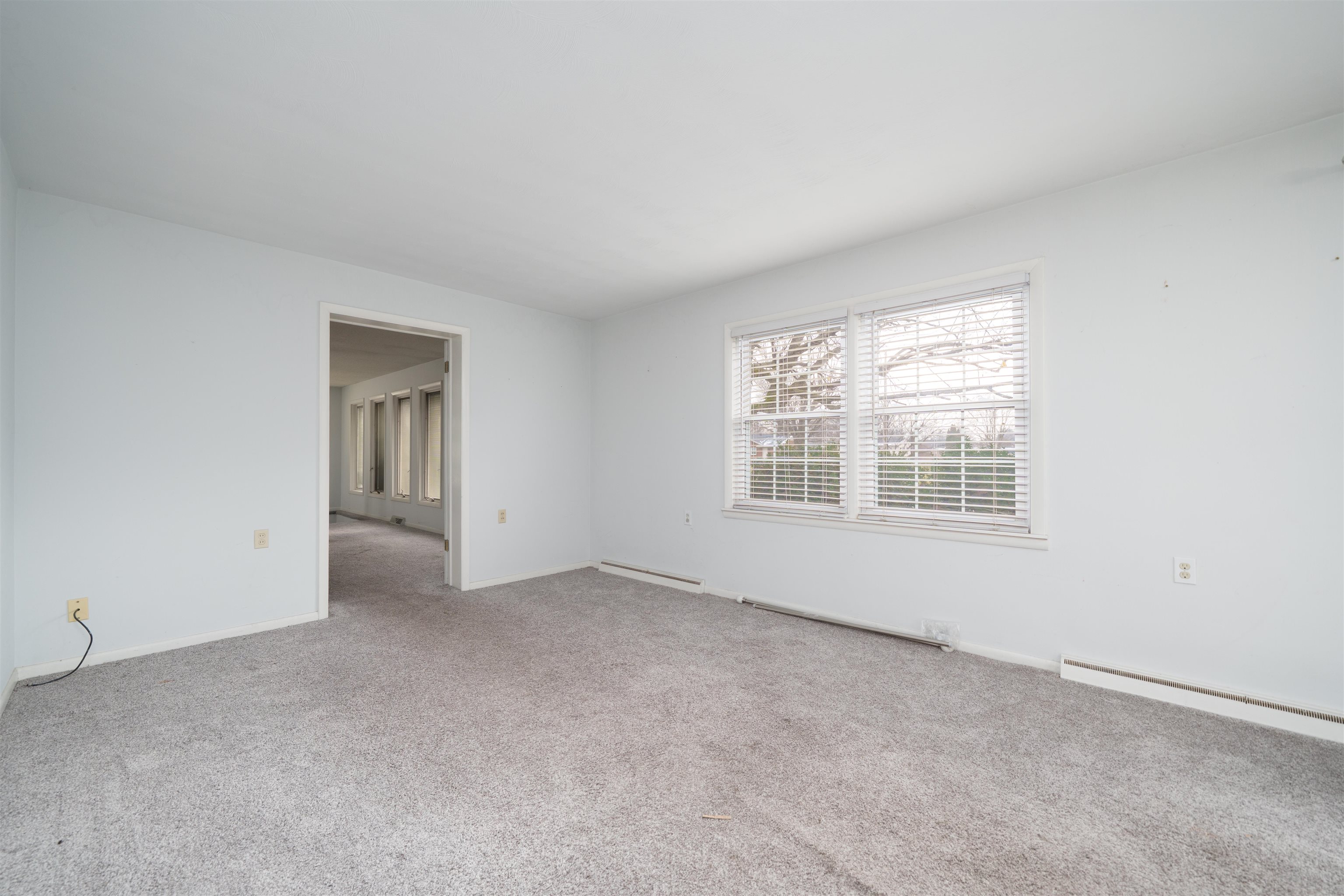 2953 Royal Dr, Owensboro, Kentucky 42301, 4 Bedrooms Bedrooms, ,2 BathroomsBathrooms,Single Family Residence,For Sale,Royal Dr,93721