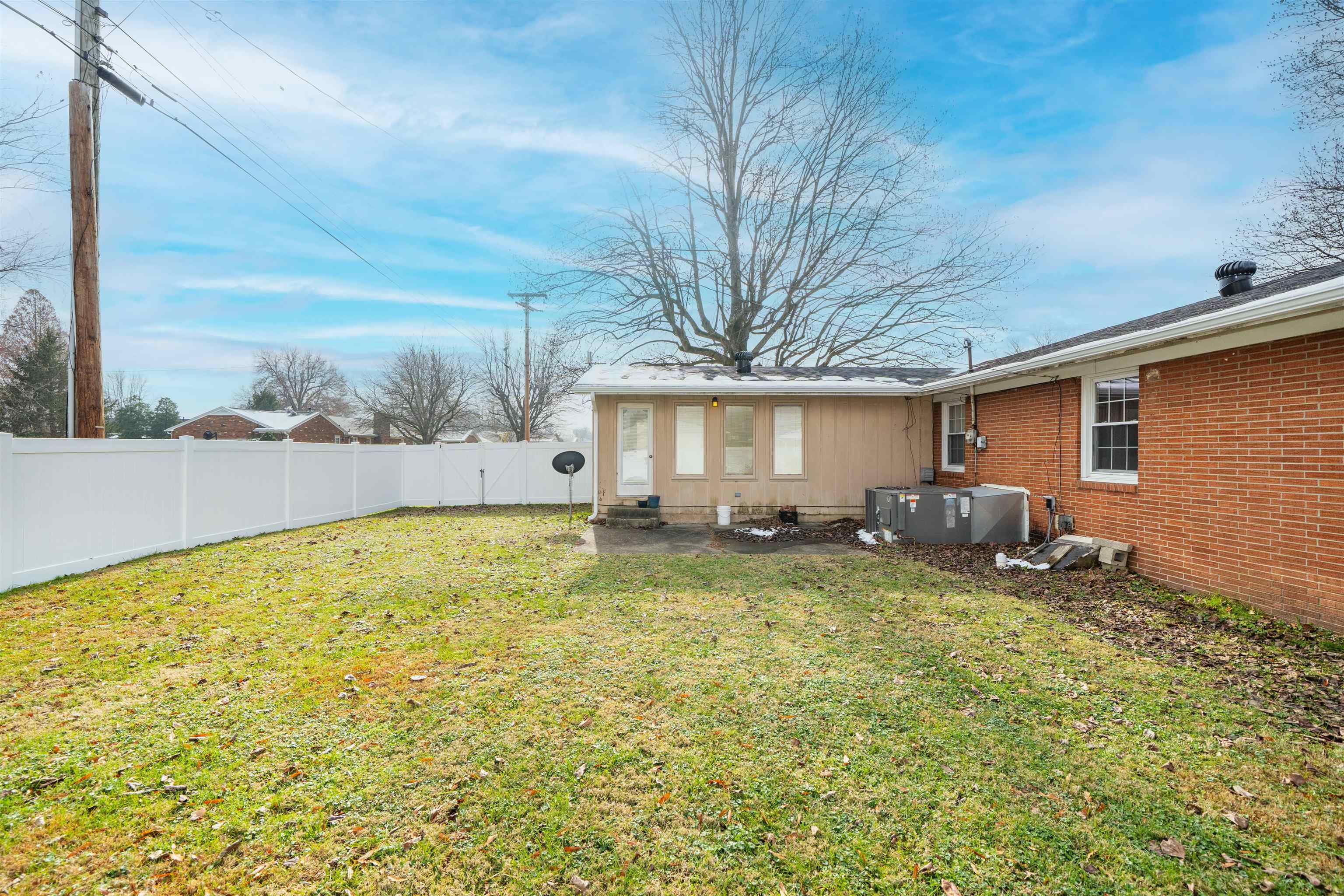 2953 Royal Dr, Owensboro, Kentucky 42301, 4 Bedrooms Bedrooms, ,2 BathroomsBathrooms,Single Family Residence,For Sale,Royal Dr,93721