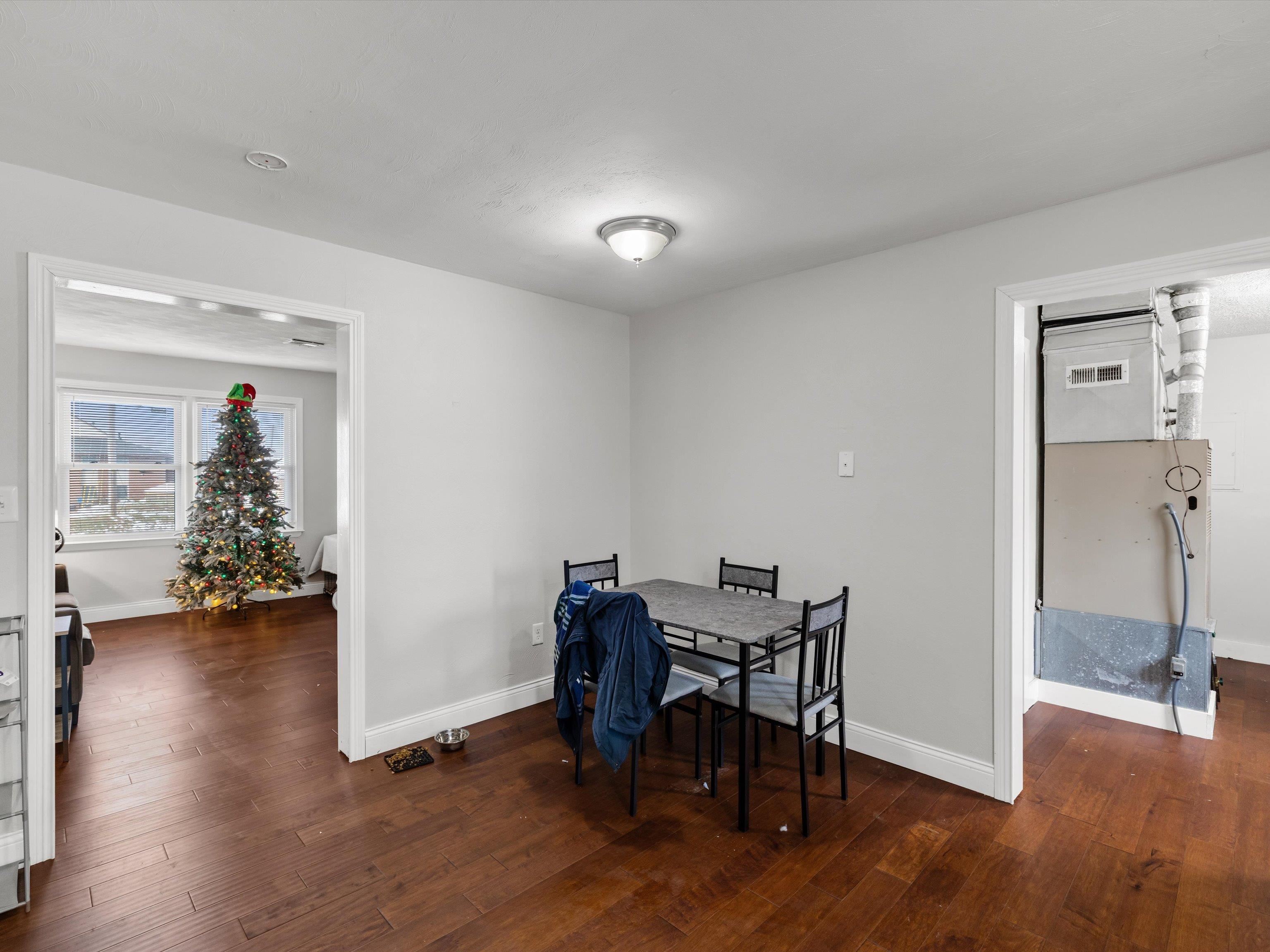 708 Elm St, Cloverport, Kentucky 40111, 3 Bedrooms Bedrooms, ,1 BathroomBathrooms,Single Family Residence,For Sale,Elm St,93727