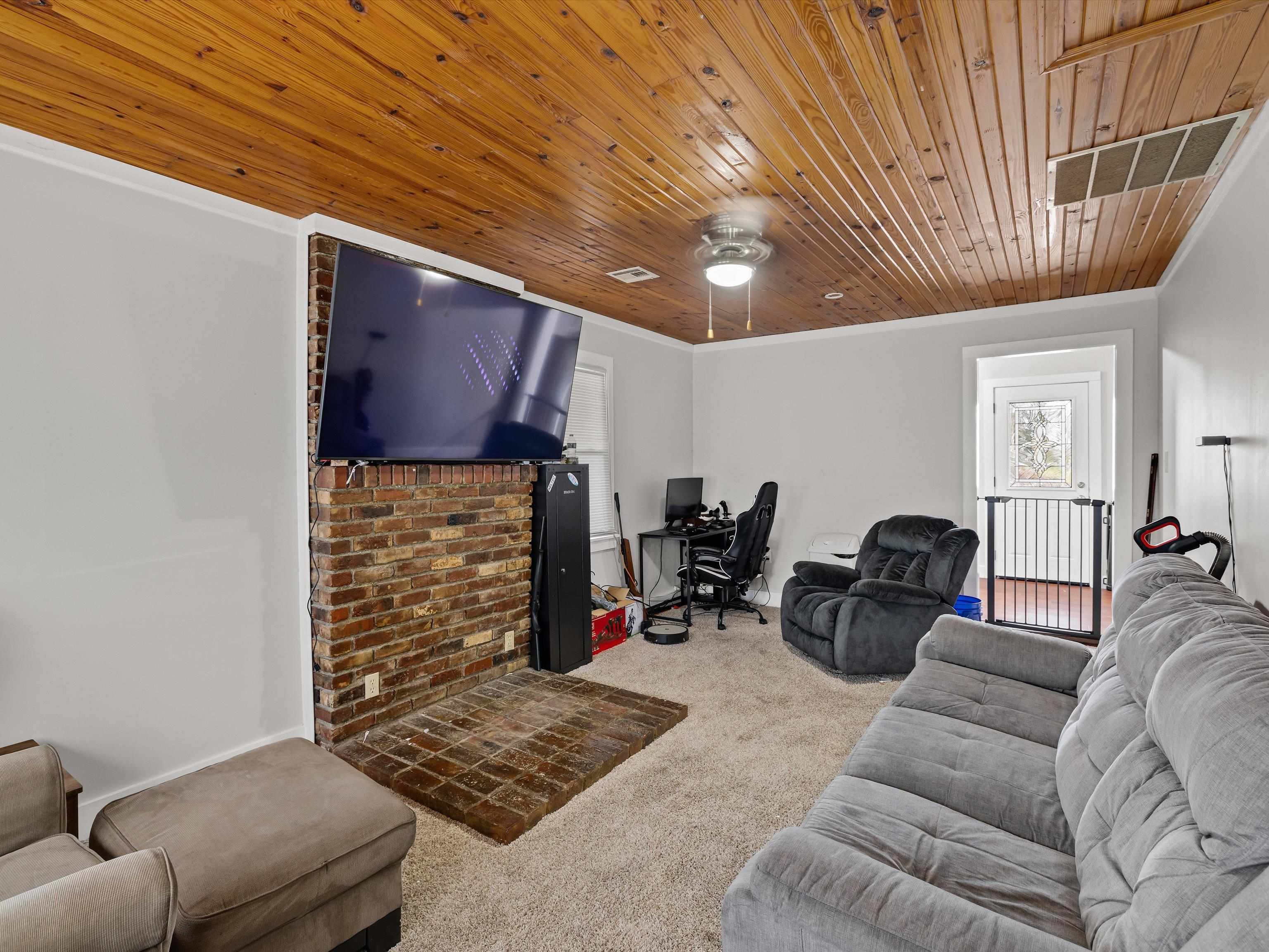 708 Elm St, Cloverport, Kentucky 40111, 3 Bedrooms Bedrooms, ,1 BathroomBathrooms,Single Family Residence,For Sale,Elm St,93727