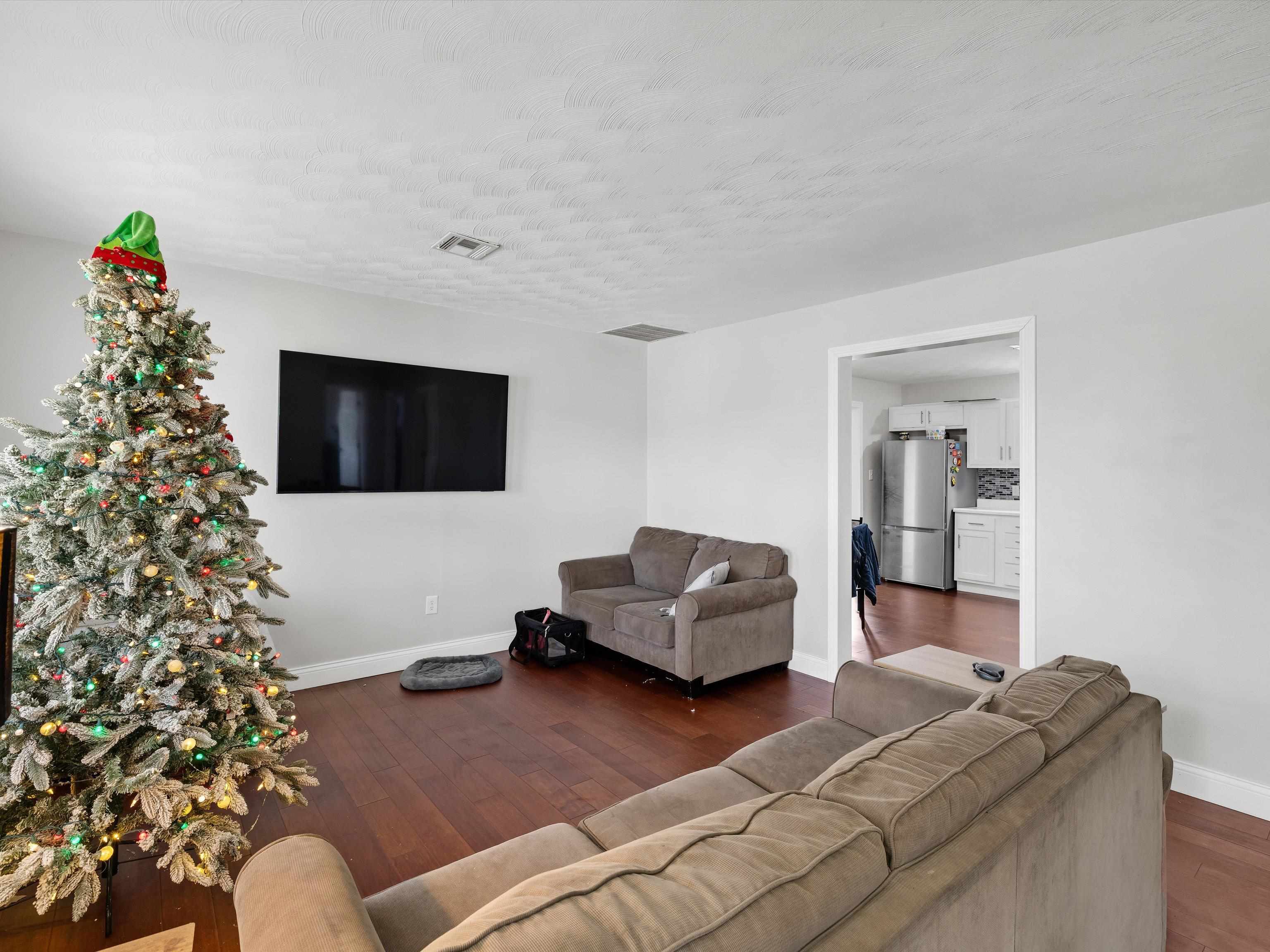 708 Elm St, Cloverport, Kentucky 40111, 3 Bedrooms Bedrooms, ,1 BathroomBathrooms,Single Family Residence,For Sale,Elm St,93727