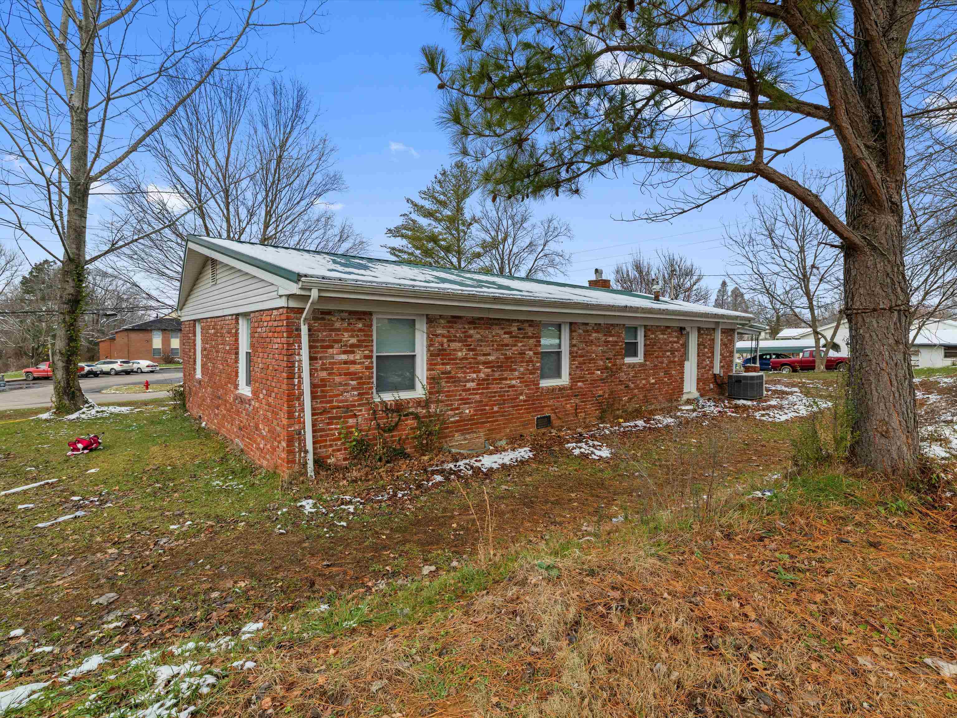708 Elm St, Cloverport, Kentucky 40111, 3 Bedrooms Bedrooms, ,1 BathroomBathrooms,Single Family Residence,For Sale,Elm St,93727