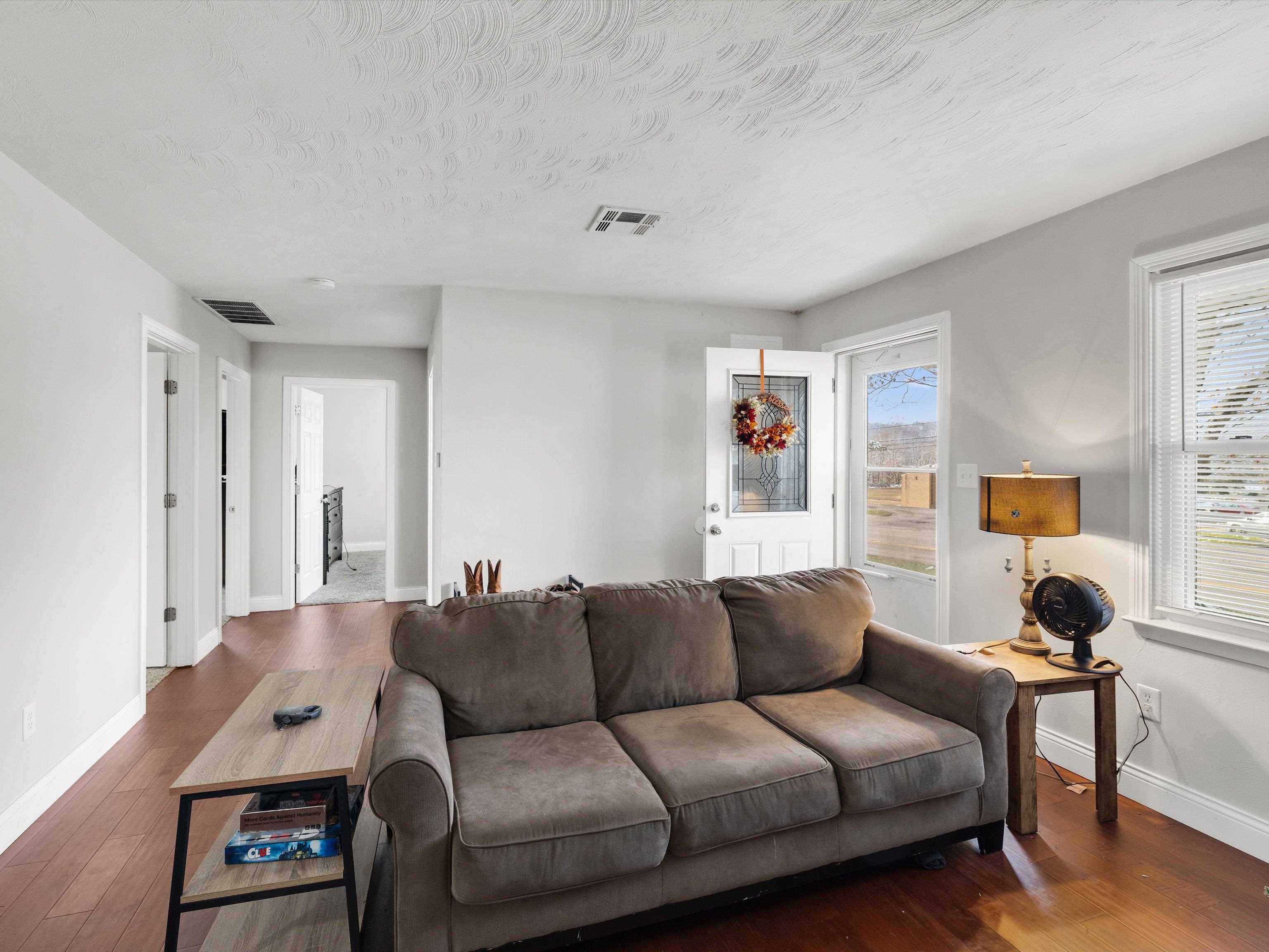 708 Elm St, Cloverport, Kentucky 40111, 3 Bedrooms Bedrooms, ,1 BathroomBathrooms,Single Family Residence,For Sale,Elm St,93727