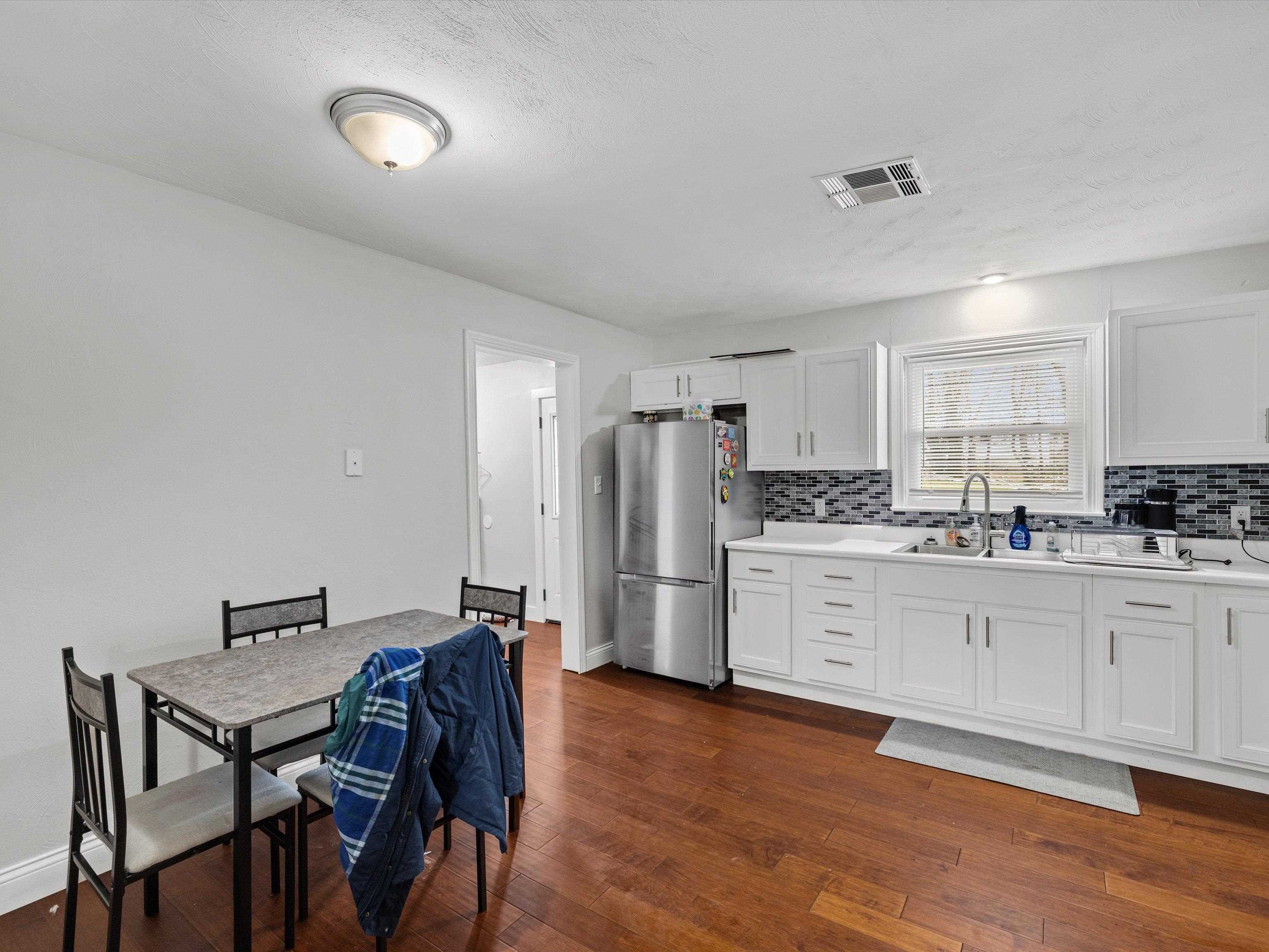 708 Elm St, Cloverport, Kentucky 40111, 3 Bedrooms Bedrooms, ,1 BathroomBathrooms,Single Family Residence,For Sale,Elm St,93727