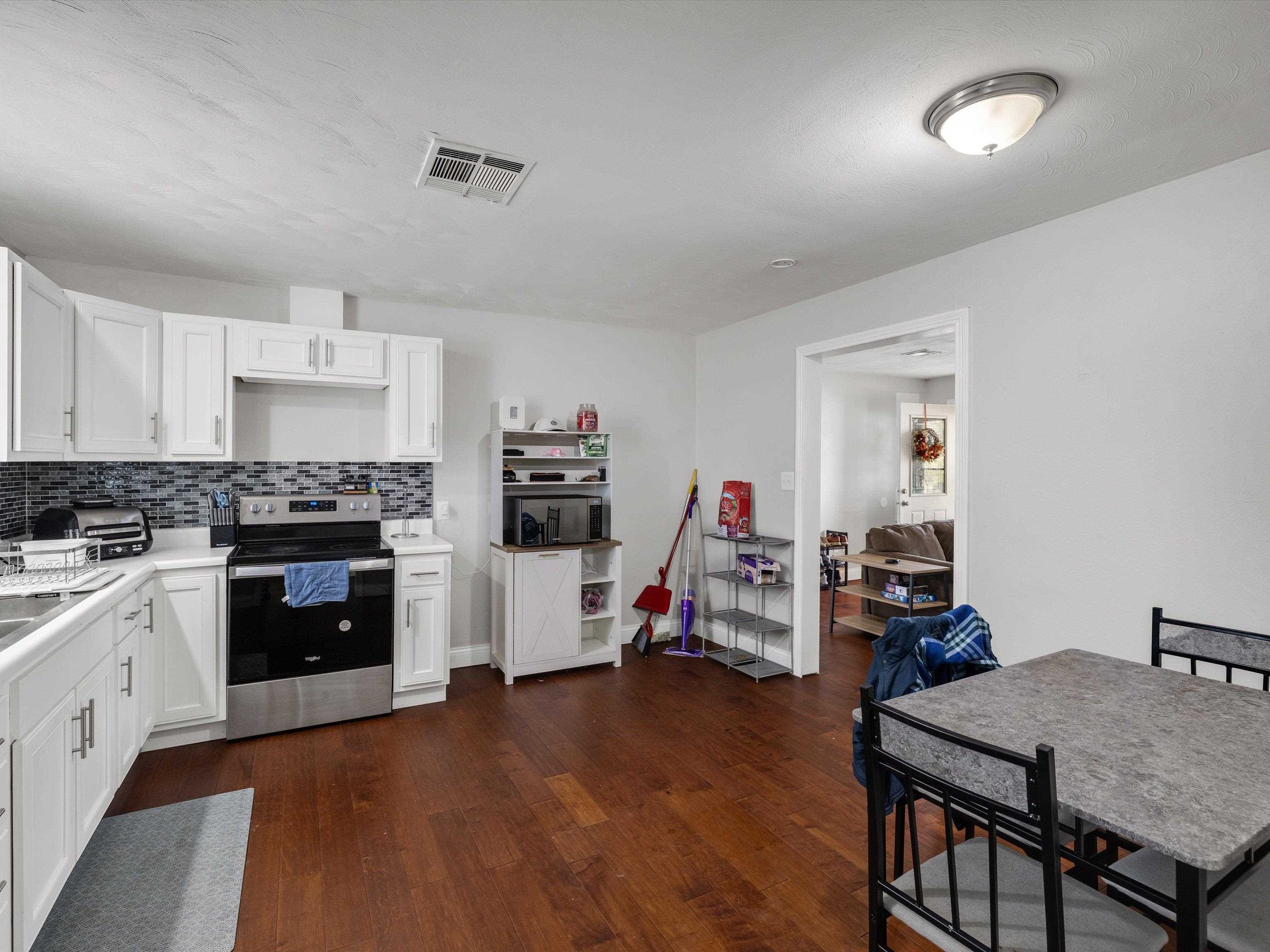 708 Elm St, Cloverport, Kentucky 40111, 3 Bedrooms Bedrooms, ,1 BathroomBathrooms,Single Family Residence,For Sale,Elm St,93727