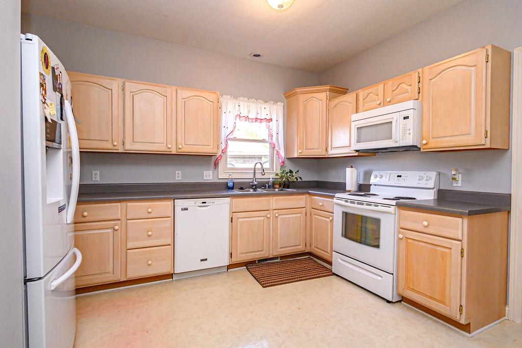 4005 Pine Lake Ct., Owensboro, Kentucky 42303, 3 Bedrooms Bedrooms, ,2 BathroomsBathrooms,Single Family Residence,For Sale,Pine Lake Ct.,93737