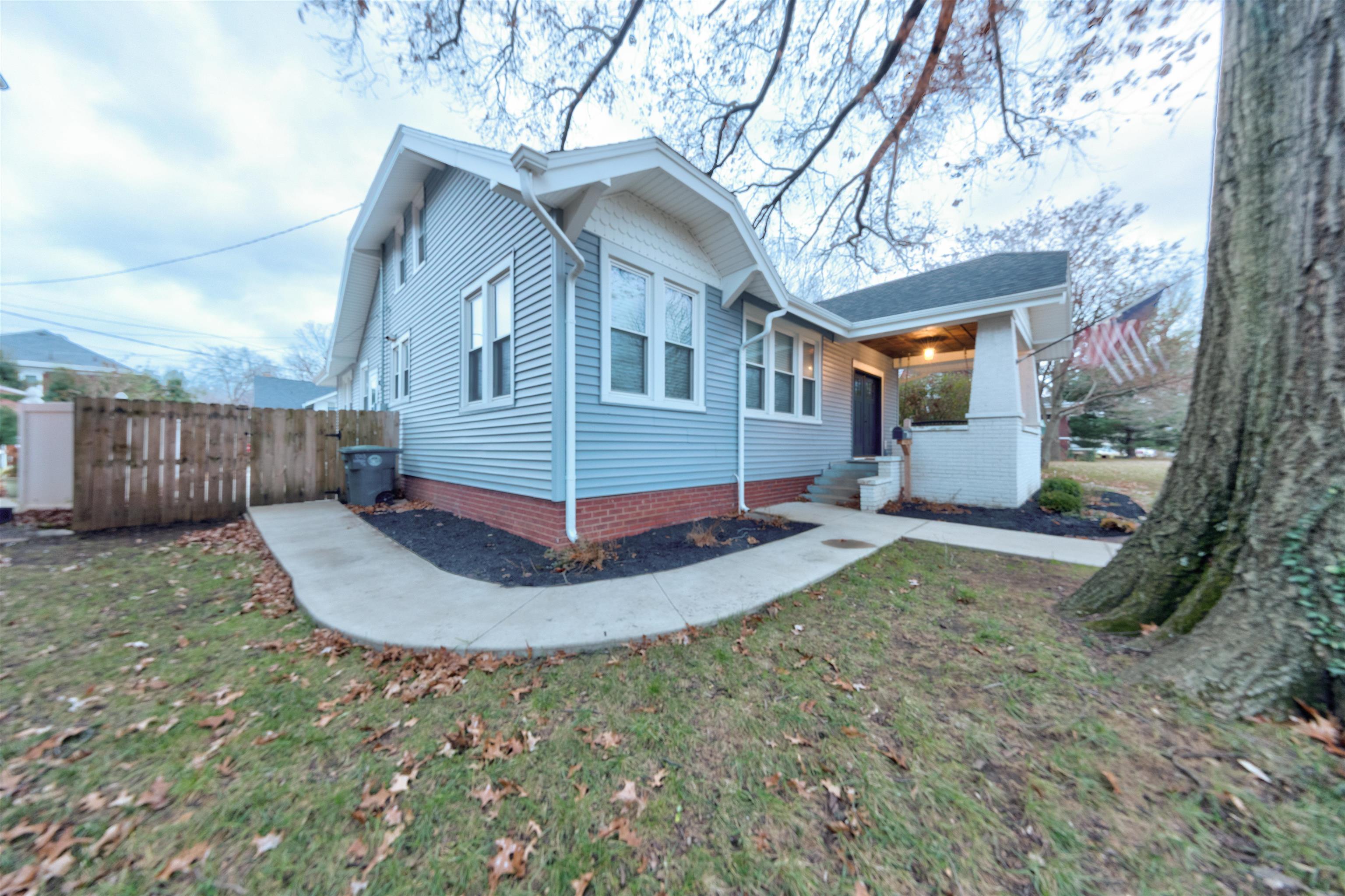 1303 Locust St, Owensboro, Kentucky 42301, 4 Bedrooms Bedrooms, ,1 BathroomBathrooms,Single Family Residence,For Sale,Locust St,93753