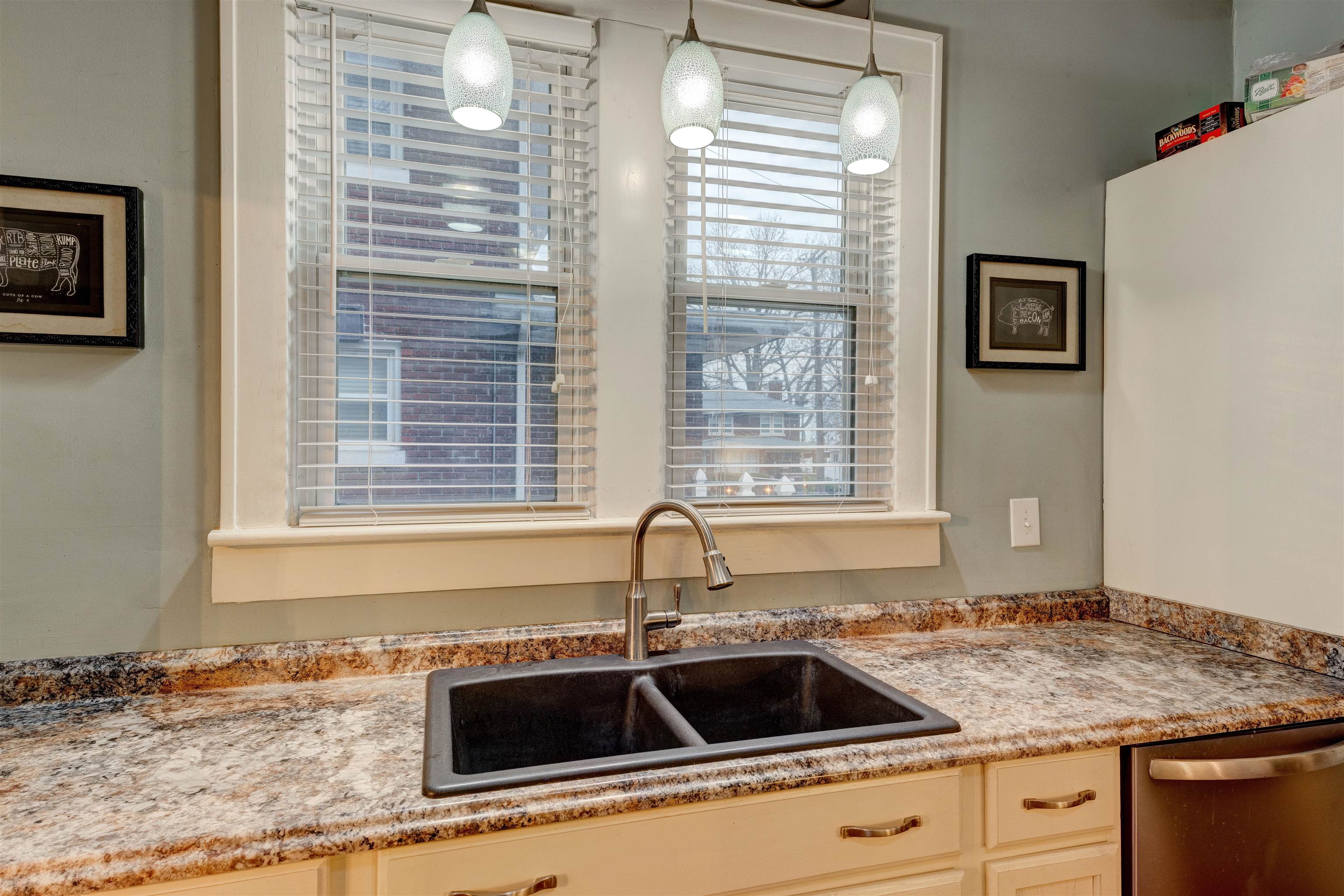 1303 Locust St, Owensboro, Kentucky 42301, 4 Bedrooms Bedrooms, ,1 BathroomBathrooms,Single Family Residence,For Sale,Locust St,93753