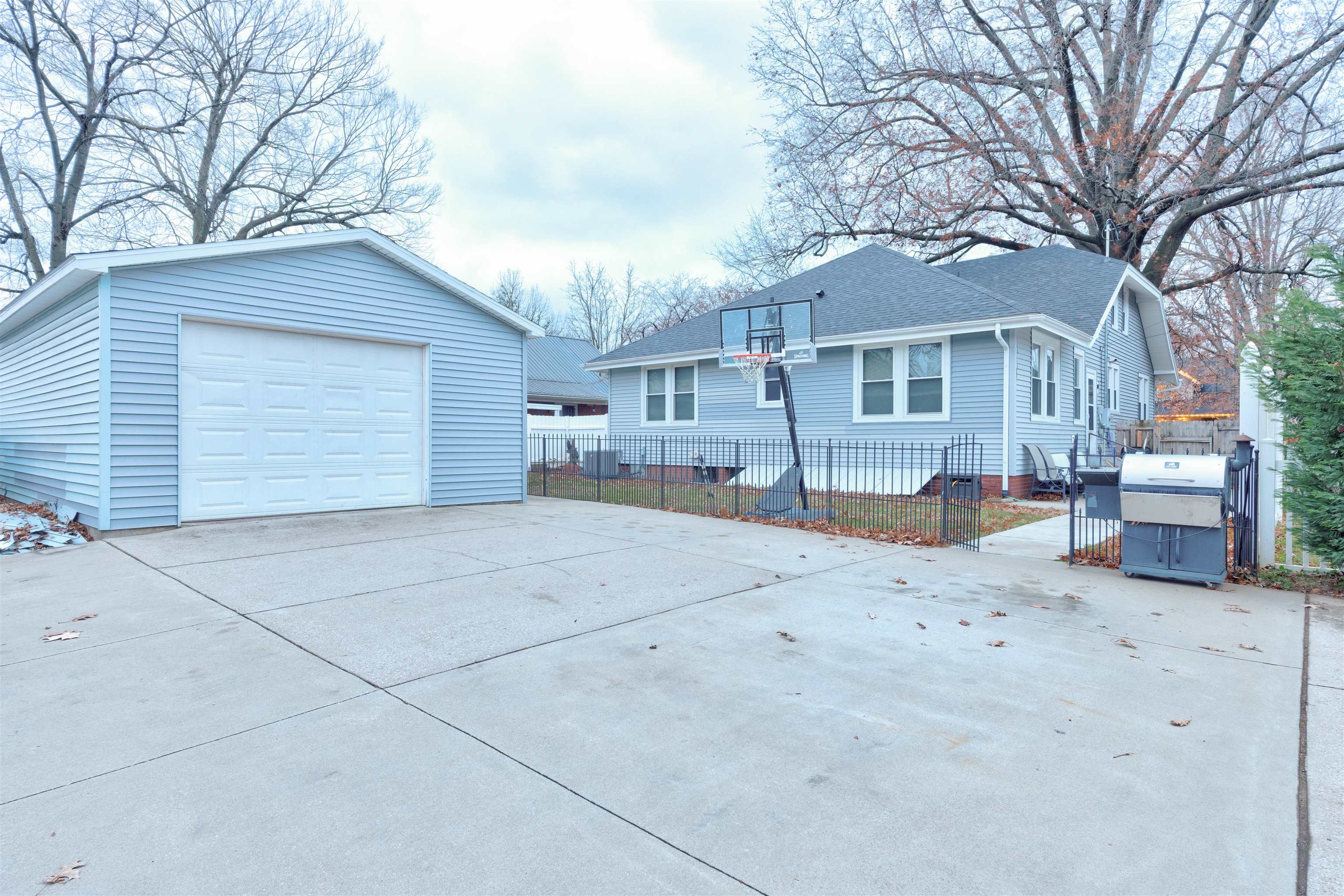 1303 Locust St, Owensboro, Kentucky 42301, 4 Bedrooms Bedrooms, ,1 BathroomBathrooms,Single Family Residence,For Sale,Locust St,93753