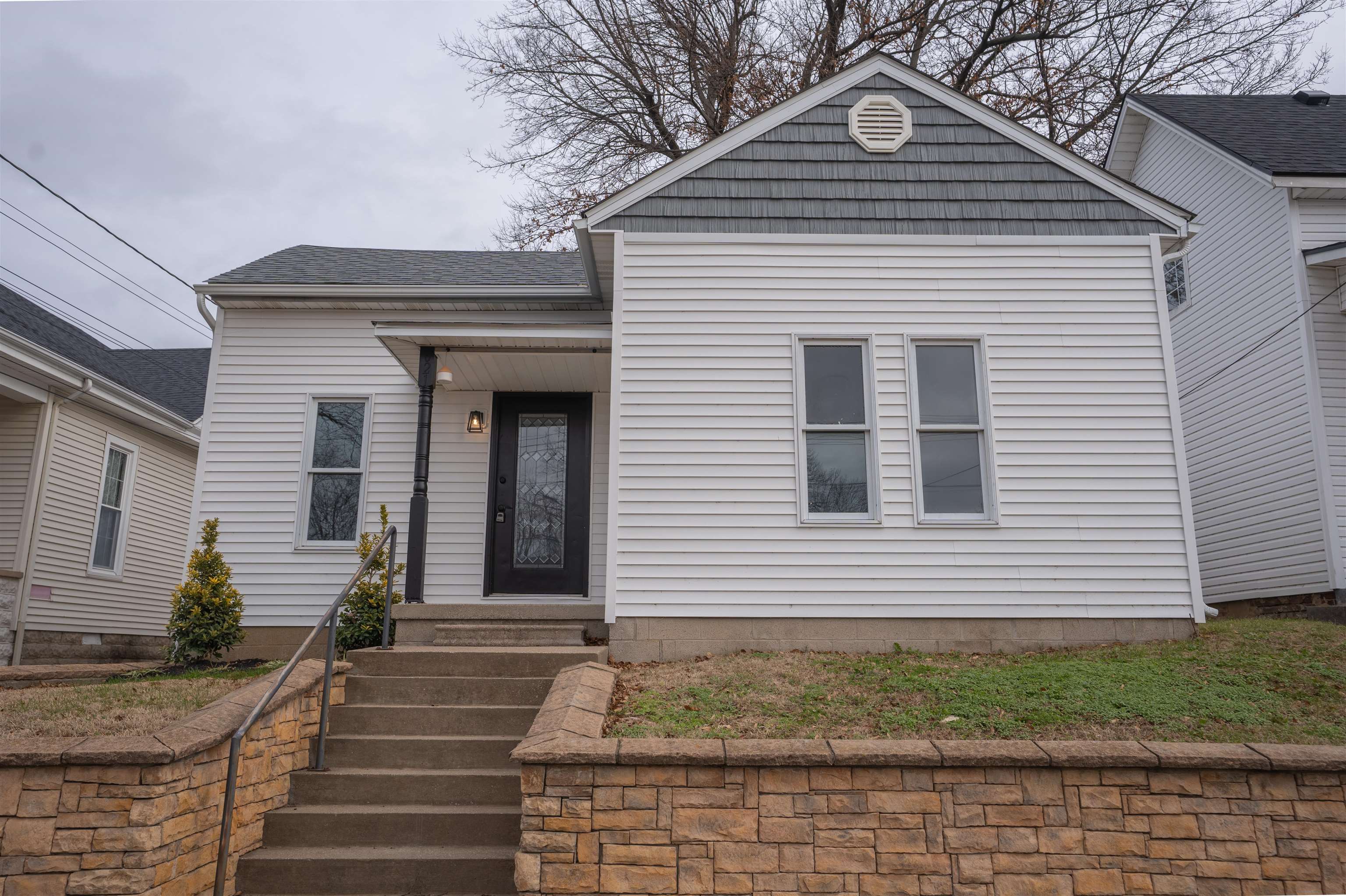 621 Clay Street, Owensboro, Kentucky 42303, 2 Bedrooms Bedrooms, ,1 BathroomBathrooms,Single Family Residence,For Sale,Clay Street,93757