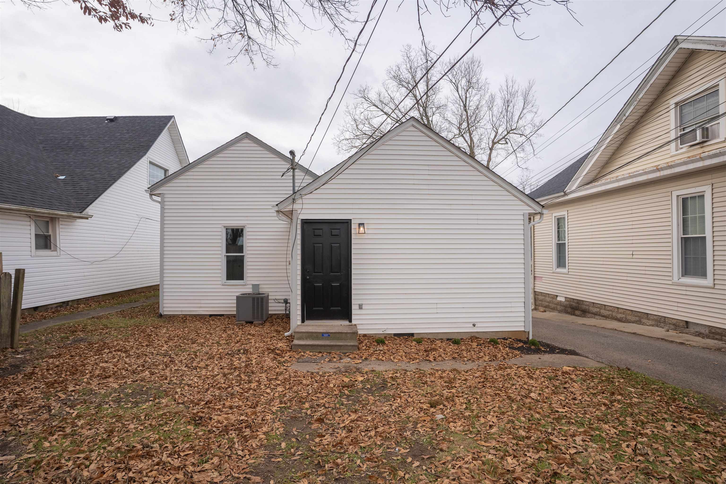 621 Clay Street, Owensboro, Kentucky 42303, 2 Bedrooms Bedrooms, ,1 BathroomBathrooms,Single Family Residence,For Sale,Clay Street,93757