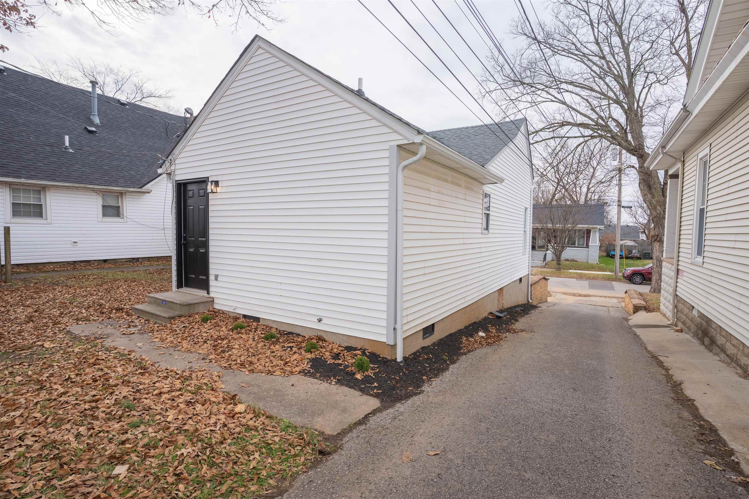 621 Clay Street, Owensboro, Kentucky 42303, 2 Bedrooms Bedrooms, ,1 BathroomBathrooms,Single Family Residence,For Sale,Clay Street,93757