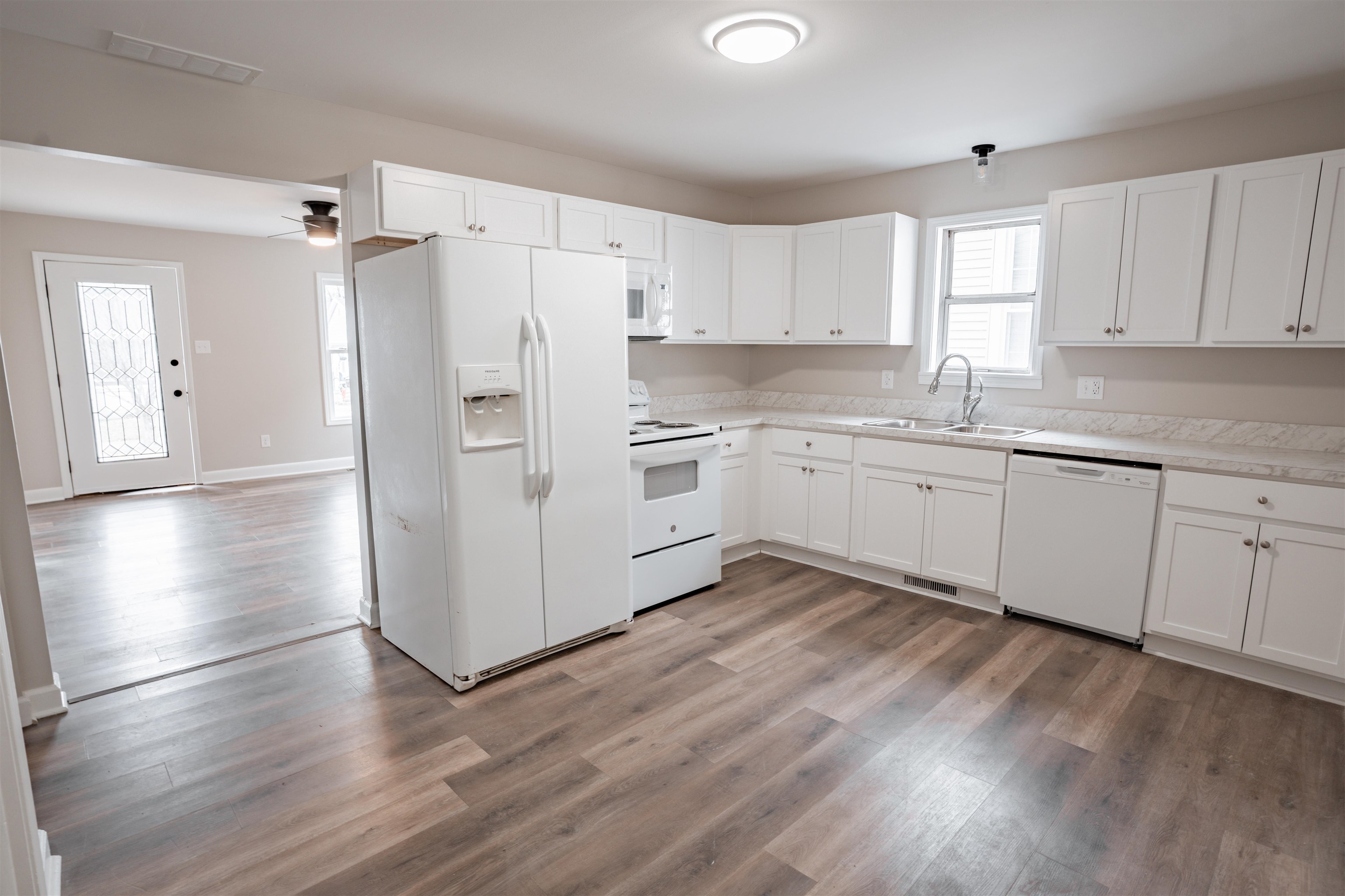 621 Clay Street, Owensboro, Kentucky 42303, 2 Bedrooms Bedrooms, ,1 BathroomBathrooms,Single Family Residence,For Sale,Clay Street,93757