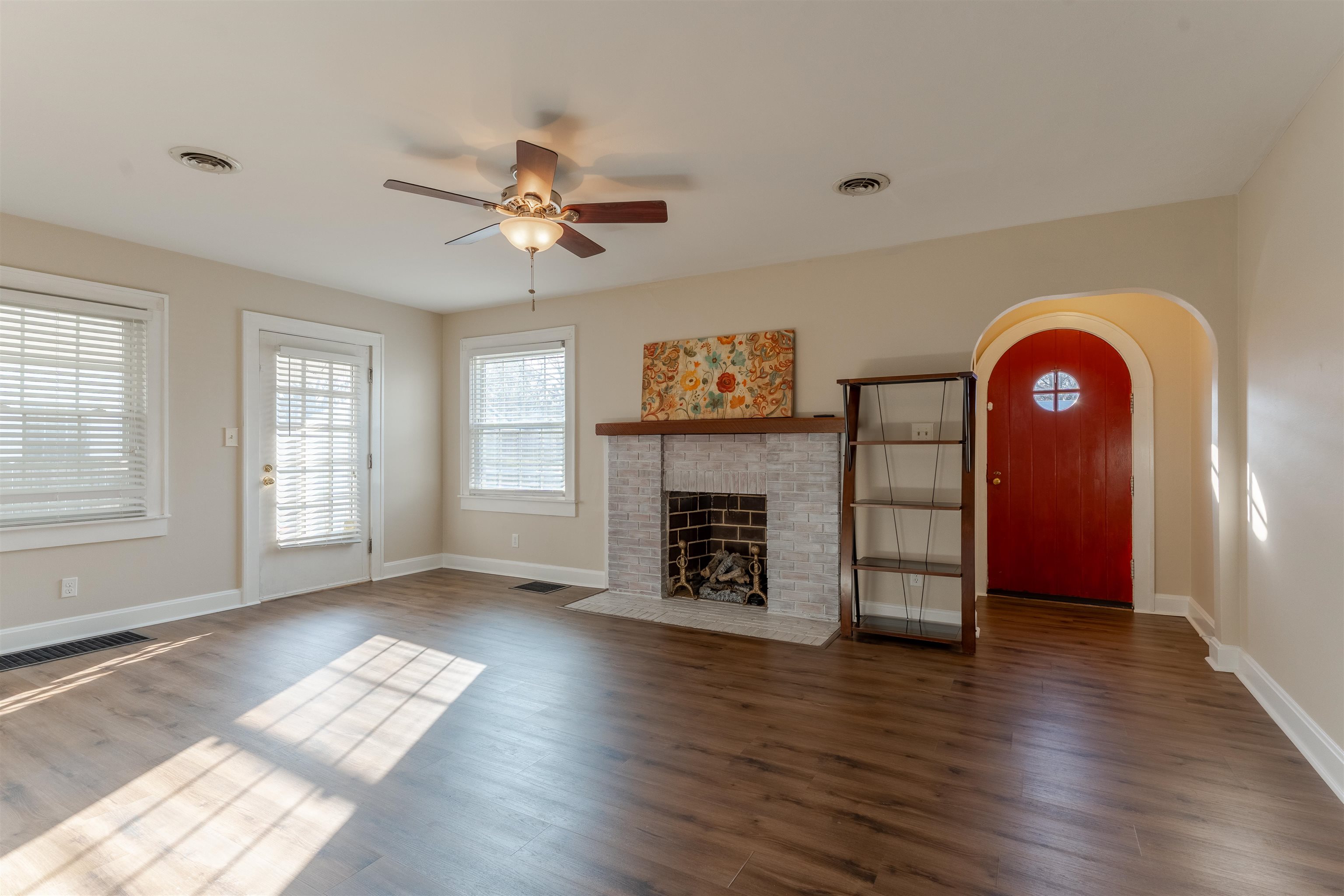 605 12th, Owensboro, Kentucky 42301, 2 Bedrooms Bedrooms, ,1 BathroomBathrooms,Single Family Residence,For Sale,12th,93761