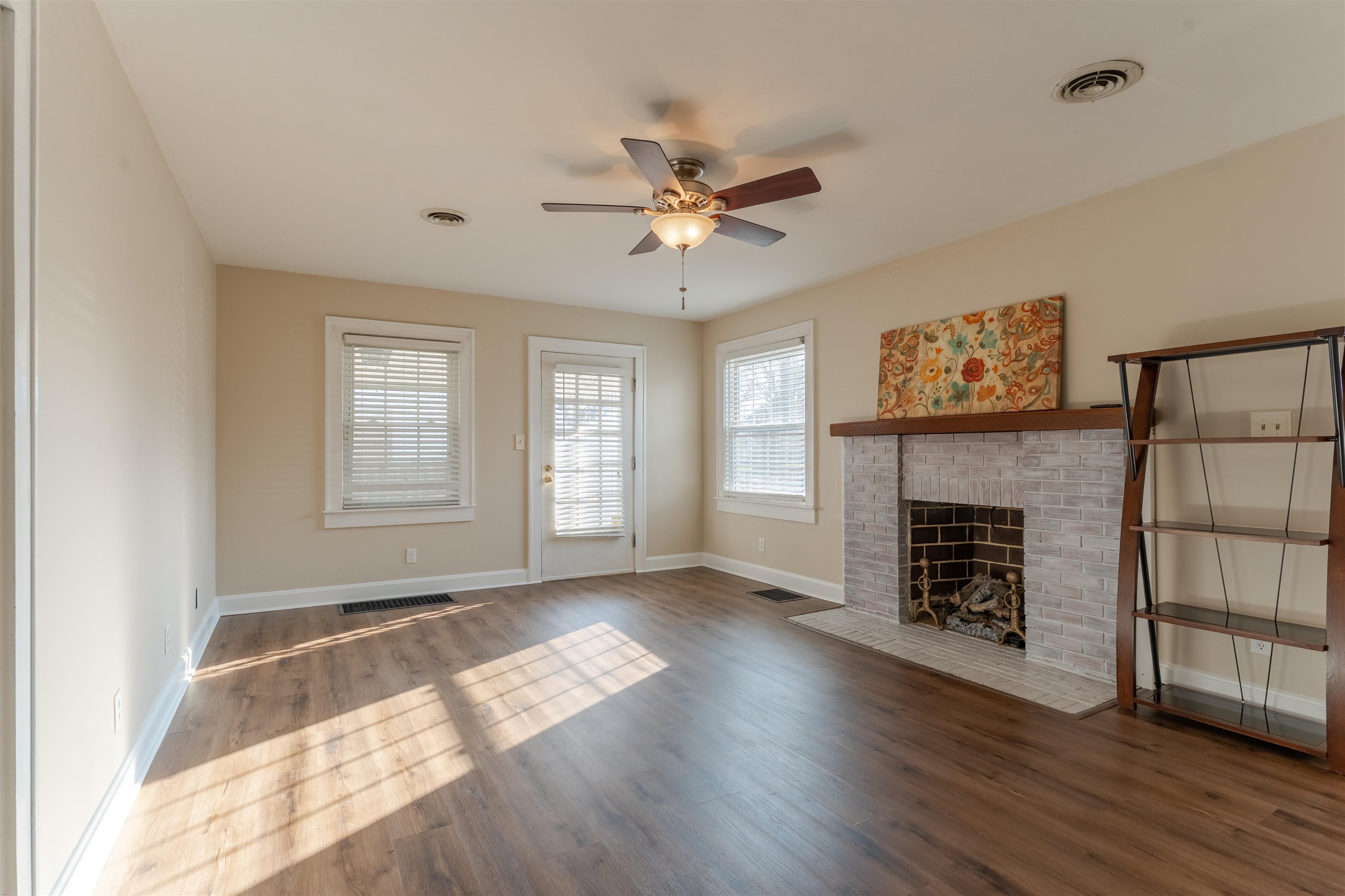 605 12th, Owensboro, Kentucky 42301, 2 Bedrooms Bedrooms, ,1 BathroomBathrooms,Single Family Residence,For Sale,12th,93761