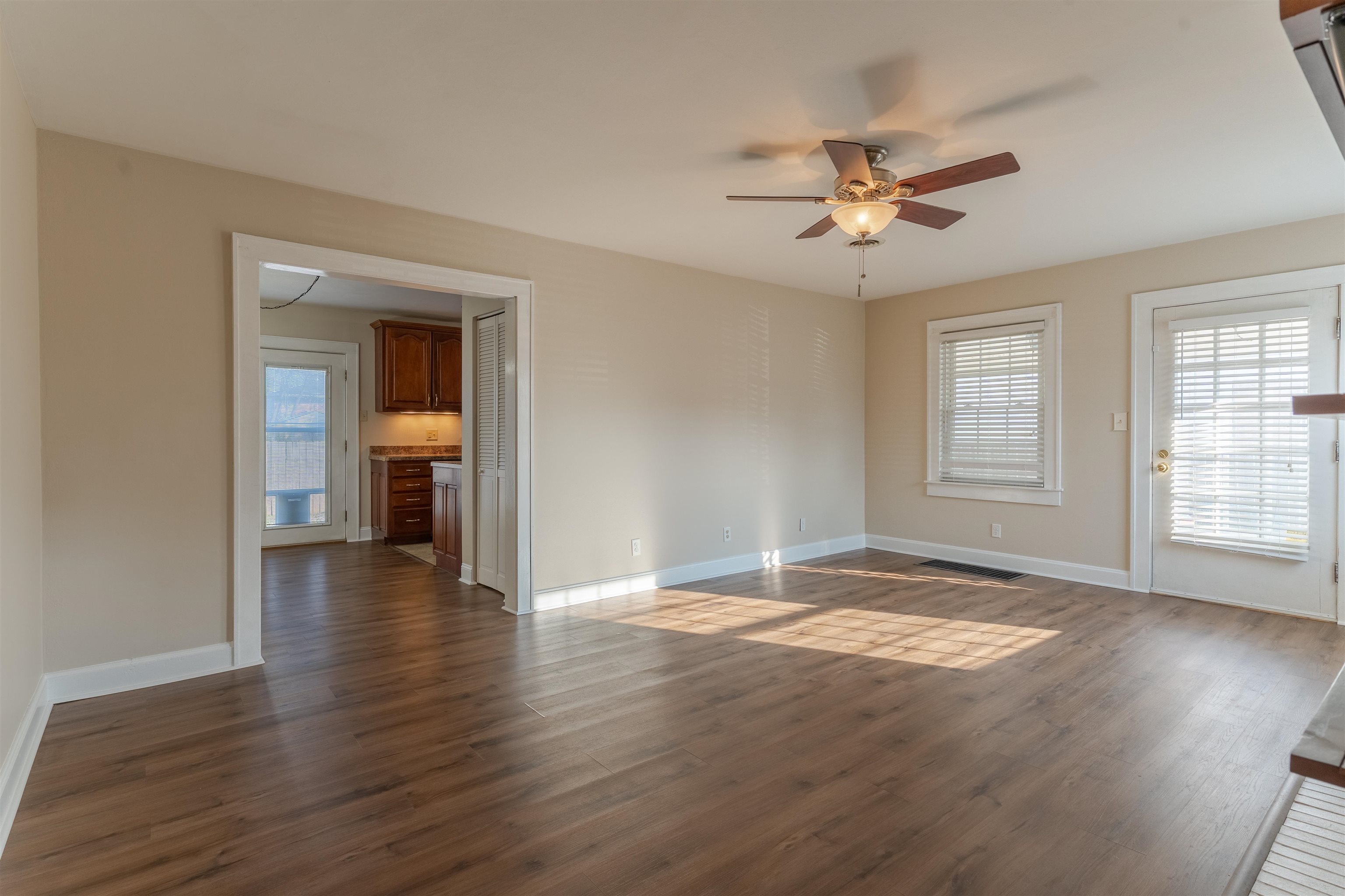 605 12th, Owensboro, Kentucky 42301, 2 Bedrooms Bedrooms, ,1 BathroomBathrooms,Single Family Residence,For Sale,12th,93761