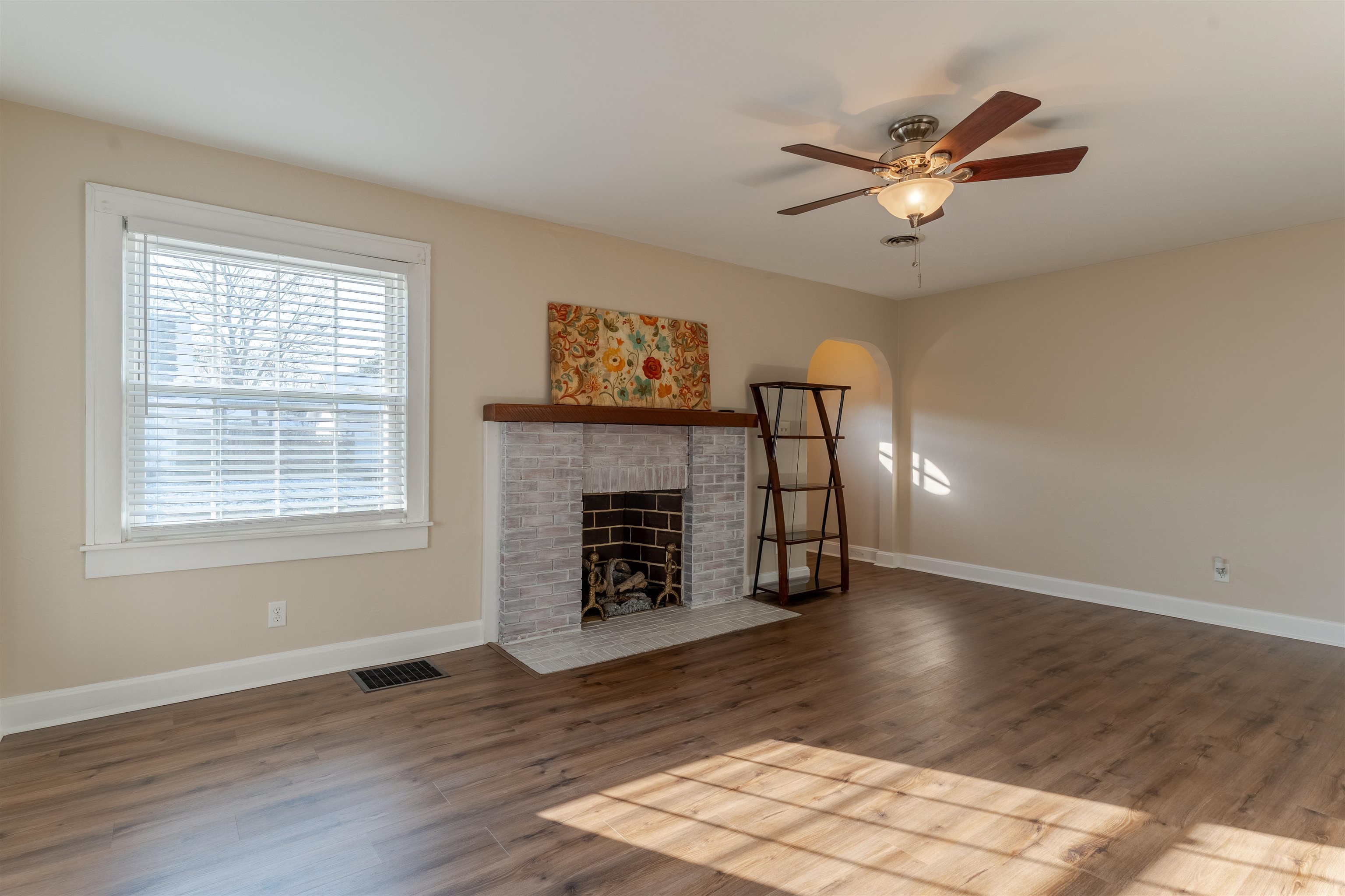 605 12th, Owensboro, Kentucky 42301, 2 Bedrooms Bedrooms, ,1 BathroomBathrooms,Single Family Residence,For Sale,12th,93761