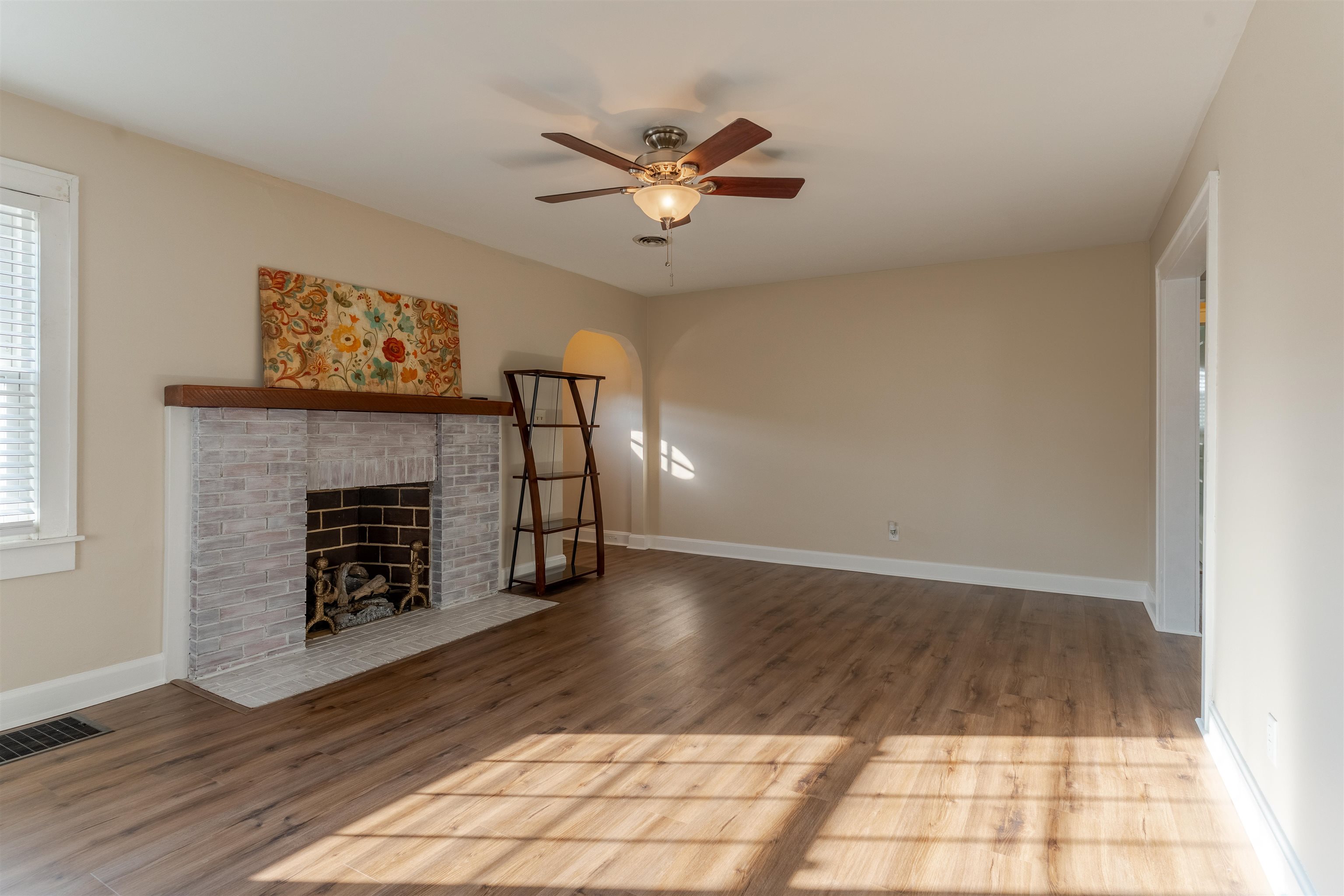 605 12th, Owensboro, Kentucky 42301, 2 Bedrooms Bedrooms, ,1 BathroomBathrooms,Single Family Residence,For Sale,12th,93761