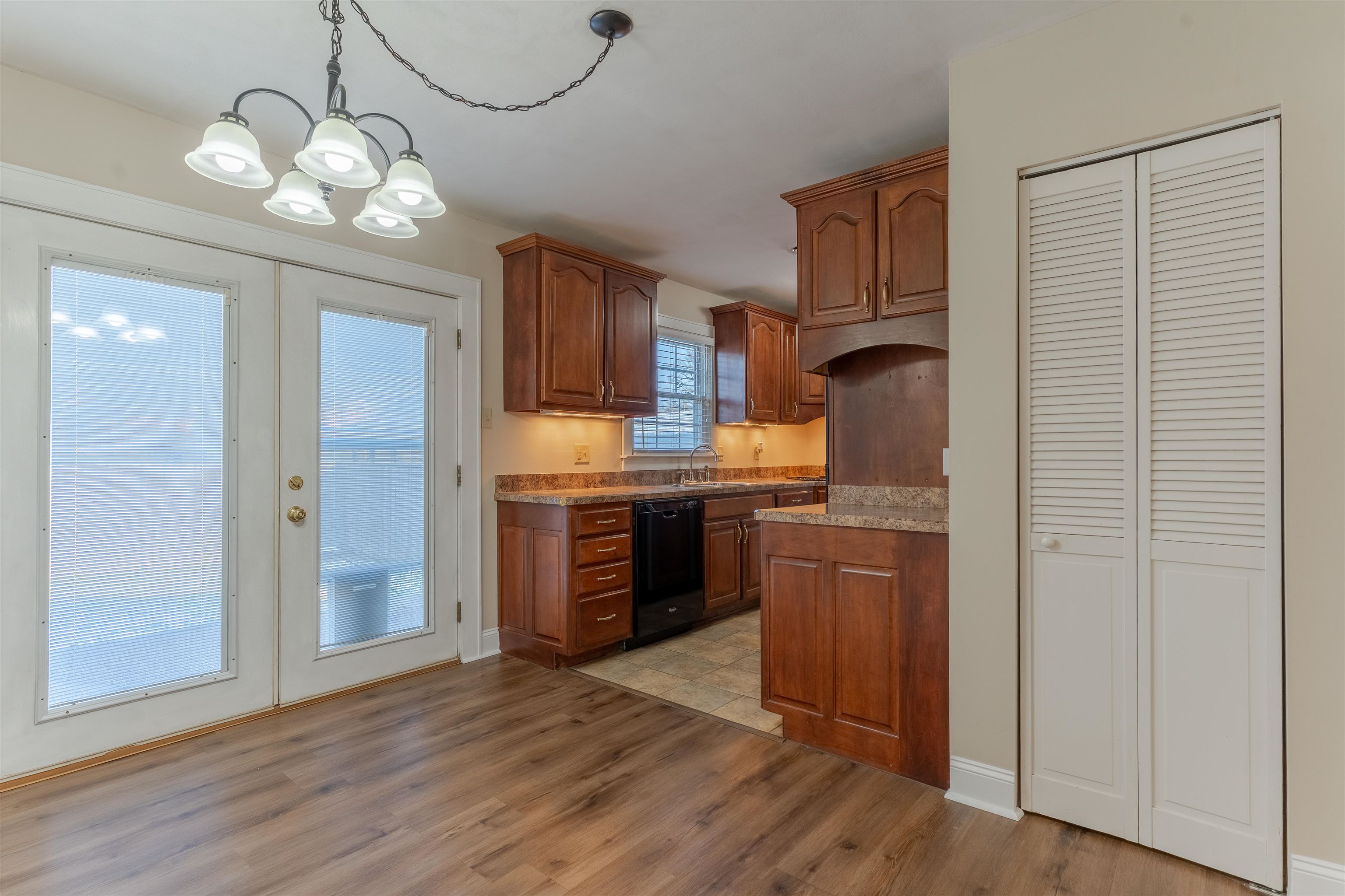 605 12th, Owensboro, Kentucky 42301, 2 Bedrooms Bedrooms, ,1 BathroomBathrooms,Single Family Residence,For Sale,12th,93761