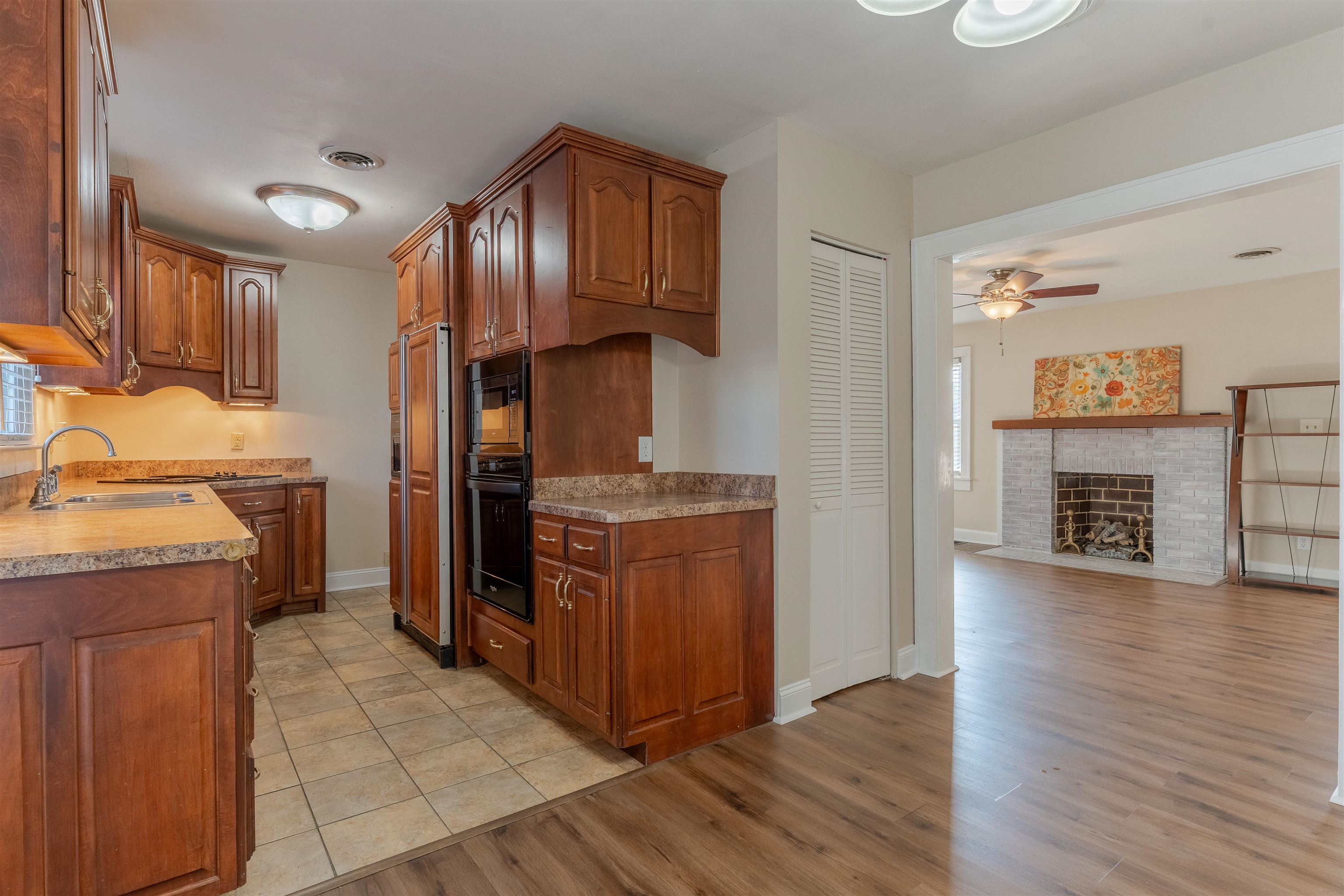 605 12th, Owensboro, Kentucky 42301, 2 Bedrooms Bedrooms, ,1 BathroomBathrooms,Single Family Residence,For Sale,12th,93761