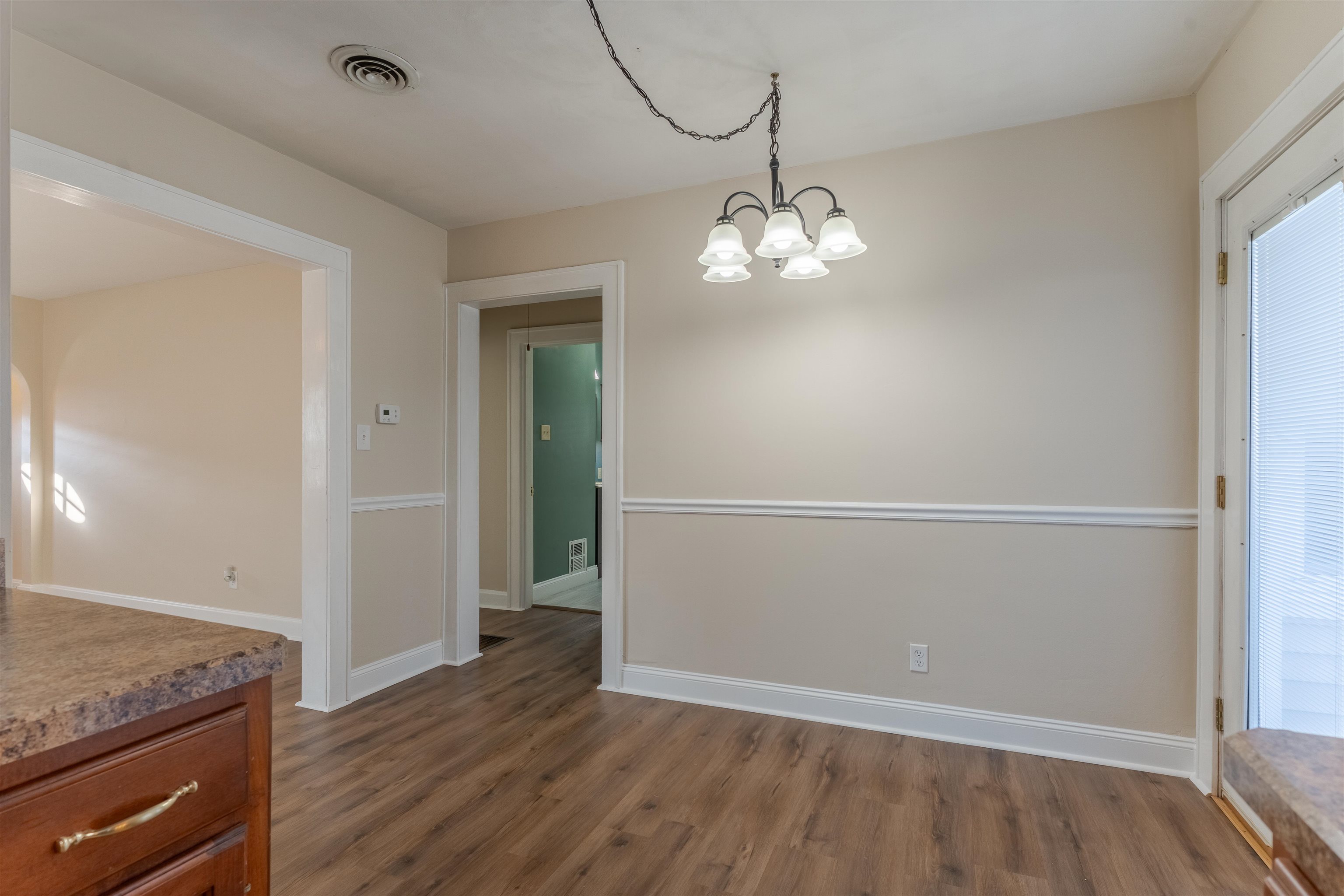 605 12th, Owensboro, Kentucky 42301, 2 Bedrooms Bedrooms, ,1 BathroomBathrooms,Single Family Residence,For Sale,12th,93761