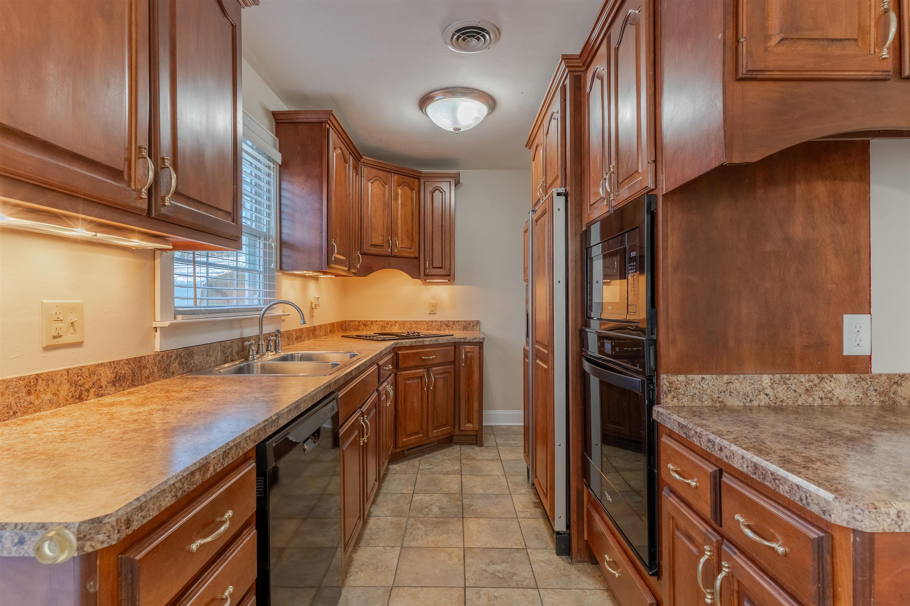 605 12th, Owensboro, Kentucky 42301, 2 Bedrooms Bedrooms, ,1 BathroomBathrooms,Single Family Residence,For Sale,12th,93761