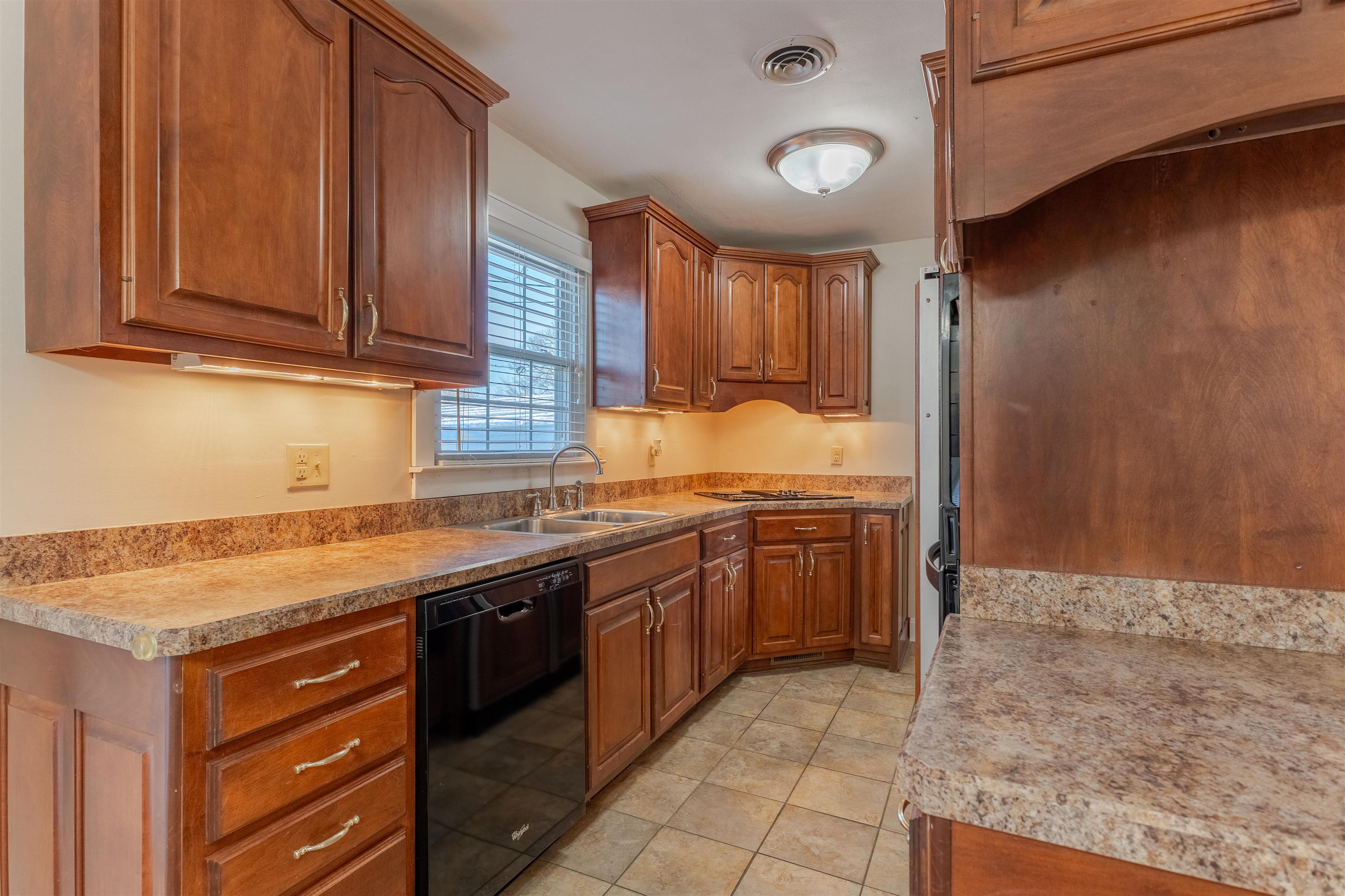 605 12th, Owensboro, Kentucky 42301, 2 Bedrooms Bedrooms, ,1 BathroomBathrooms,Single Family Residence,For Sale,12th,93761