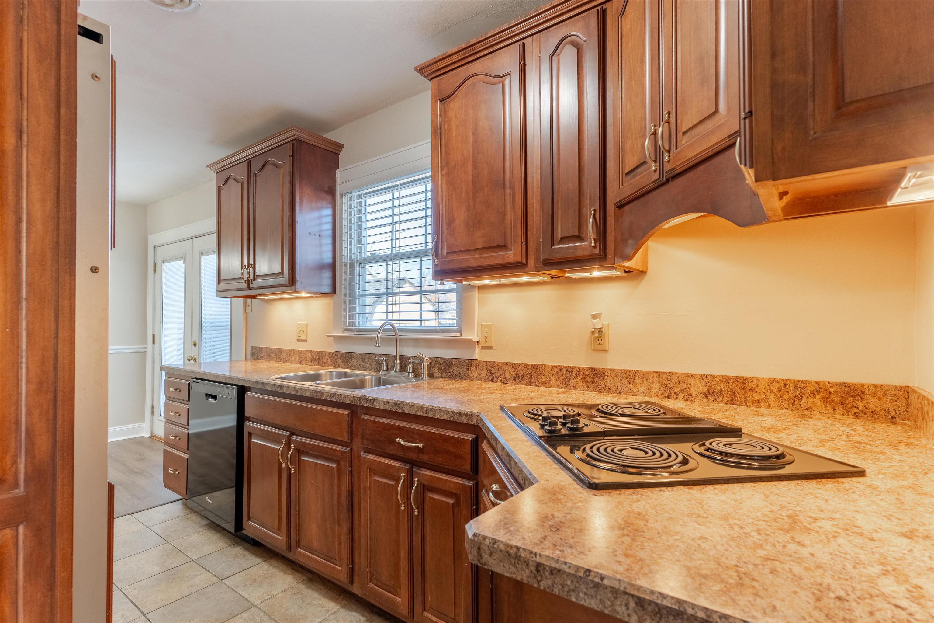 605 12th, Owensboro, Kentucky 42301, 2 Bedrooms Bedrooms, ,1 BathroomBathrooms,Single Family Residence,For Sale,12th,93761