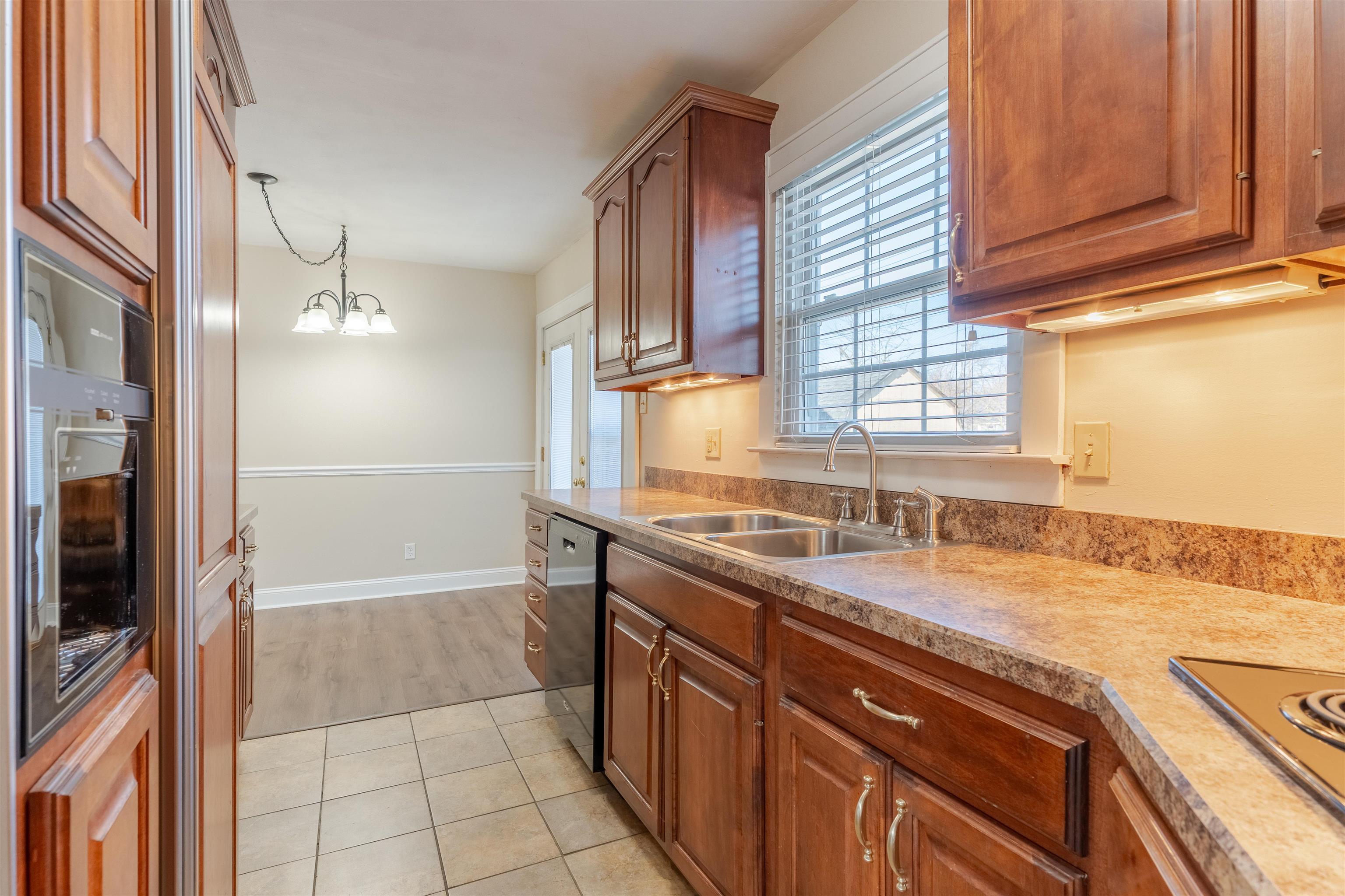 605 12th, Owensboro, Kentucky 42301, 2 Bedrooms Bedrooms, ,1 BathroomBathrooms,Single Family Residence,For Sale,12th,93761