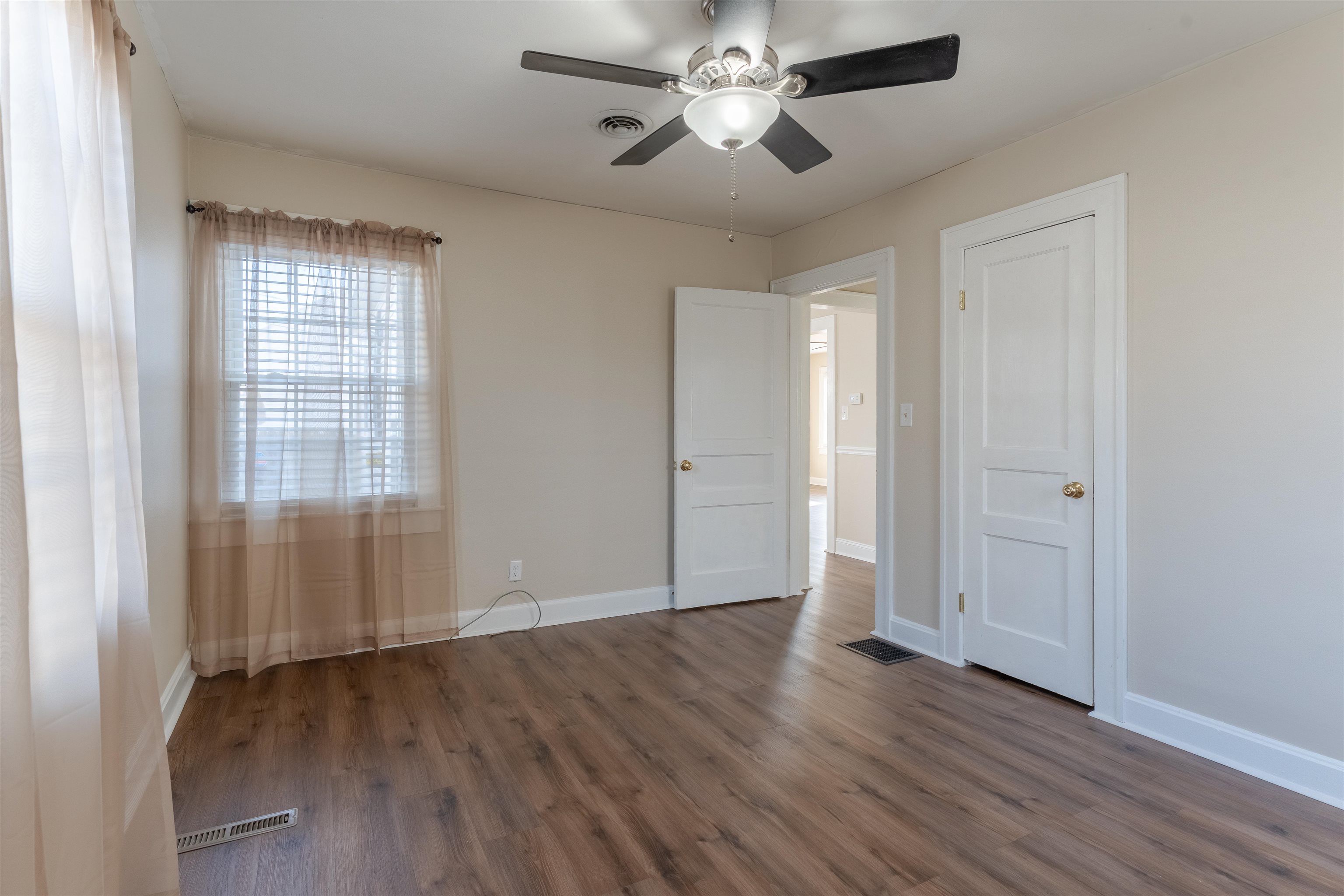 605 12th, Owensboro, Kentucky 42301, 2 Bedrooms Bedrooms, ,1 BathroomBathrooms,Single Family Residence,For Sale,12th,93761