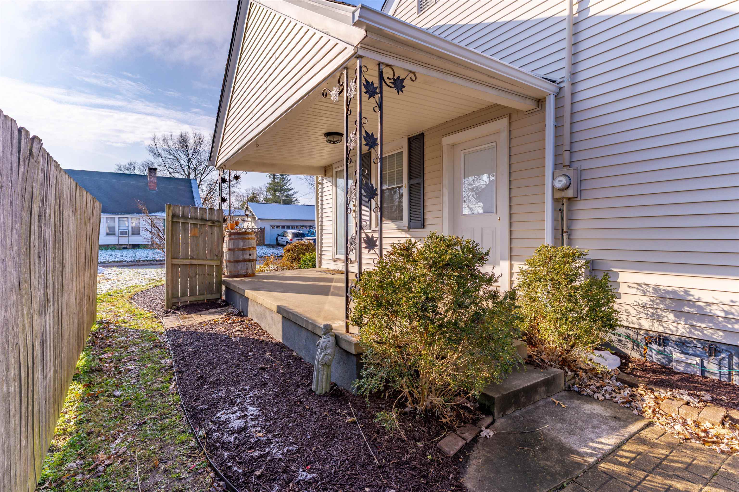 605 12th, Owensboro, Kentucky 42301, 2 Bedrooms Bedrooms, ,1 BathroomBathrooms,Single Family Residence,For Sale,12th,93761