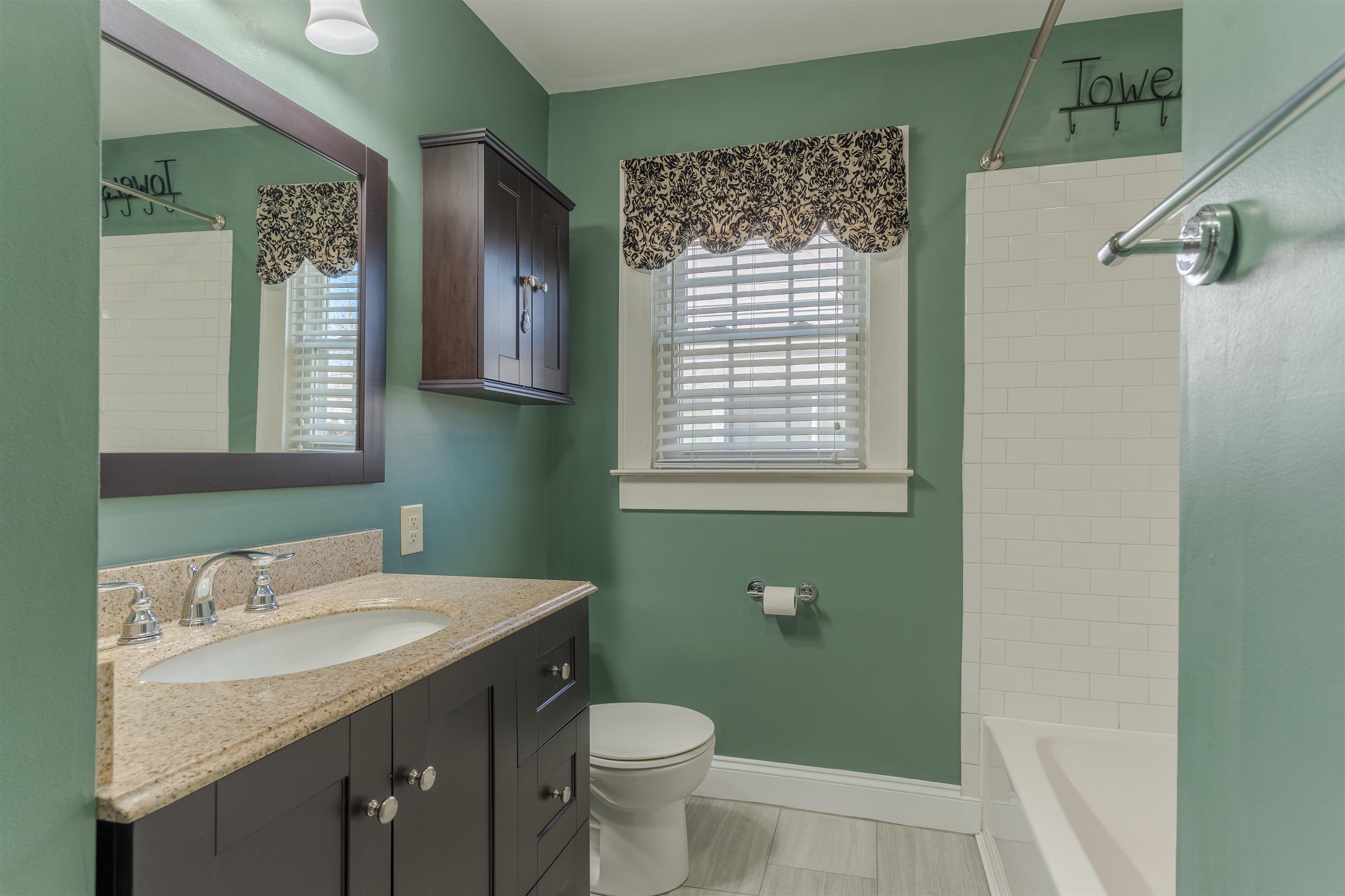 605 12th, Owensboro, Kentucky 42301, 2 Bedrooms Bedrooms, ,1 BathroomBathrooms,Single Family Residence,For Sale,12th,93761