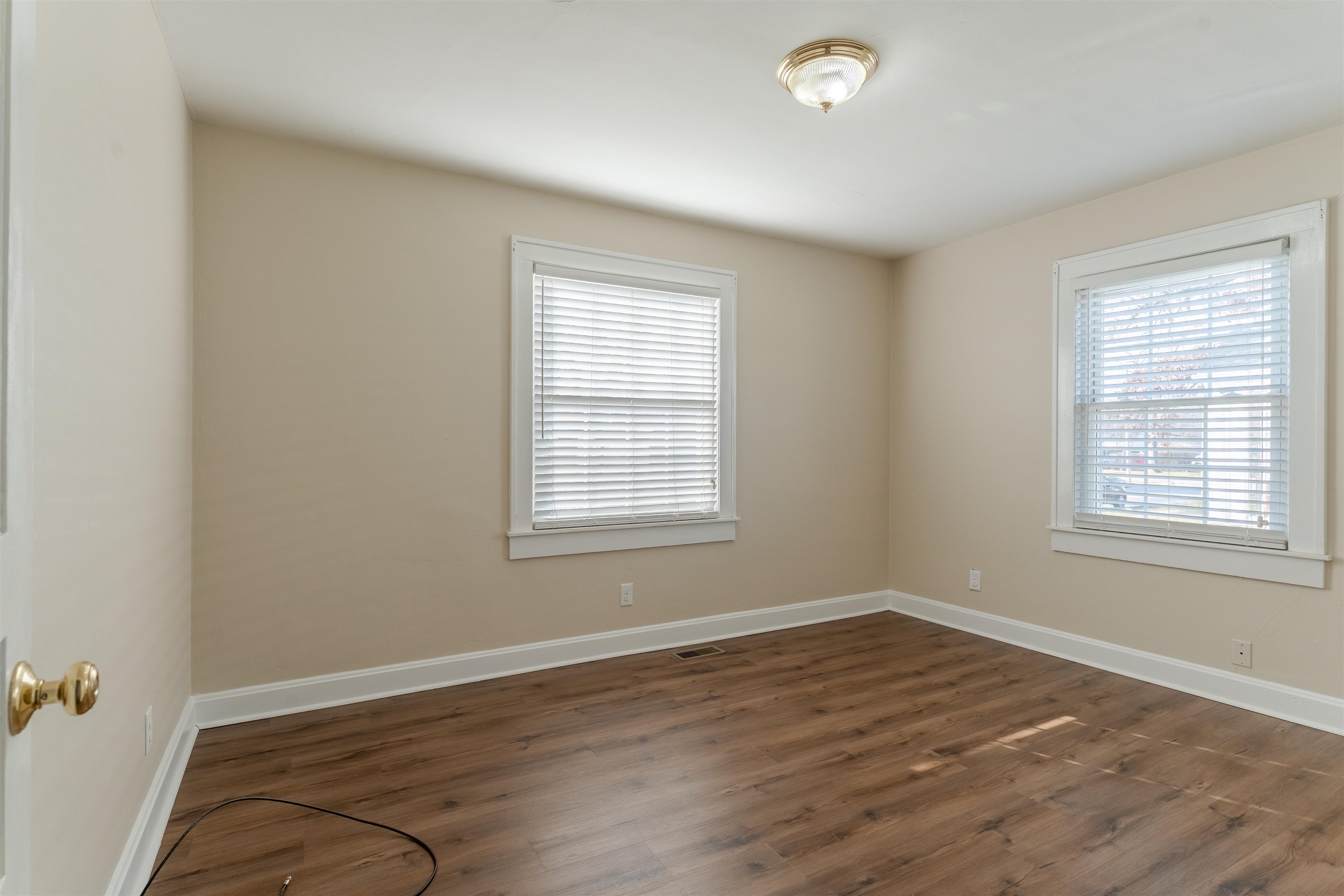 605 12th, Owensboro, Kentucky 42301, 2 Bedrooms Bedrooms, ,1 BathroomBathrooms,Single Family Residence,For Sale,12th,93761