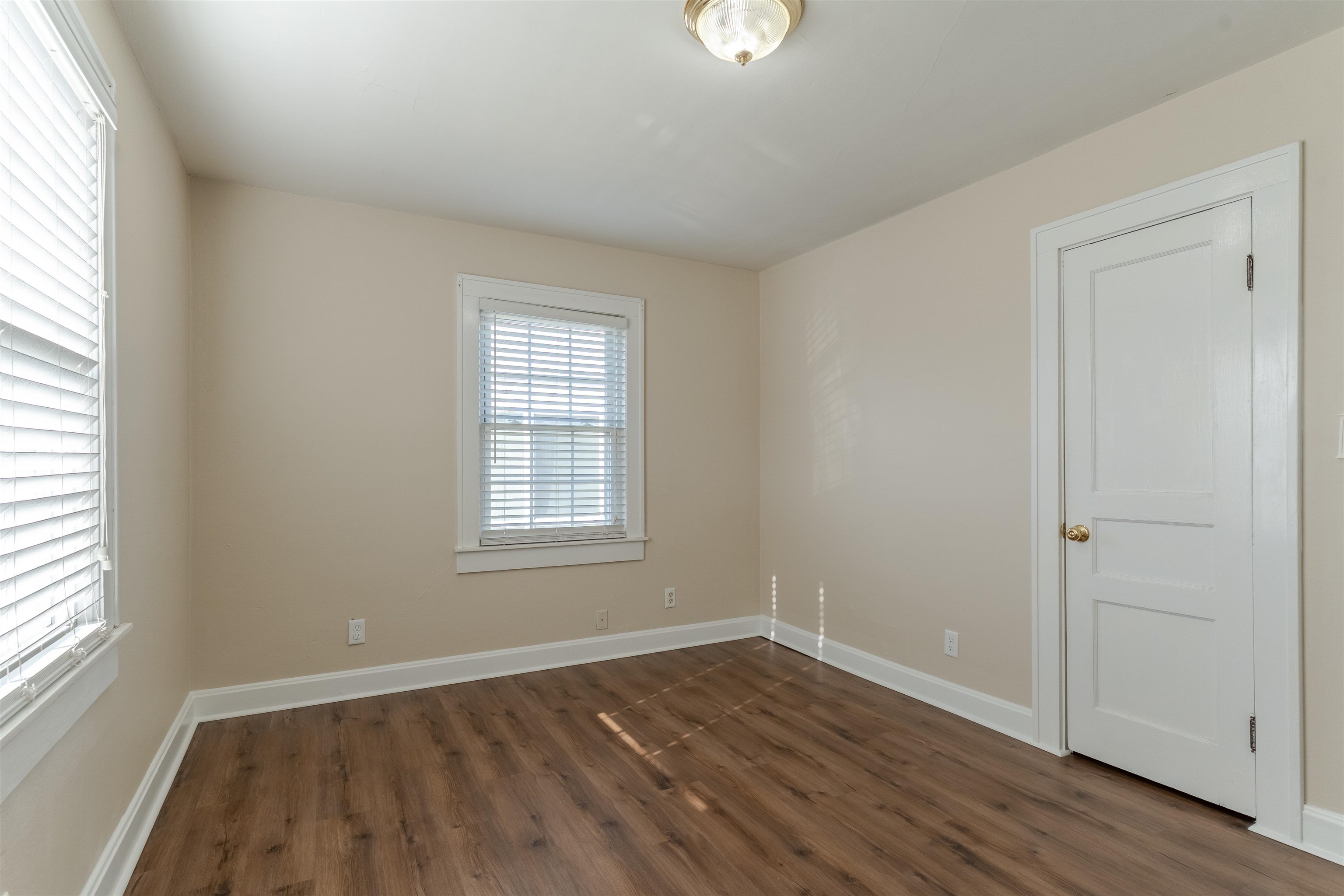 605 12th, Owensboro, Kentucky 42301, 2 Bedrooms Bedrooms, ,1 BathroomBathrooms,Single Family Residence,For Sale,12th,93761