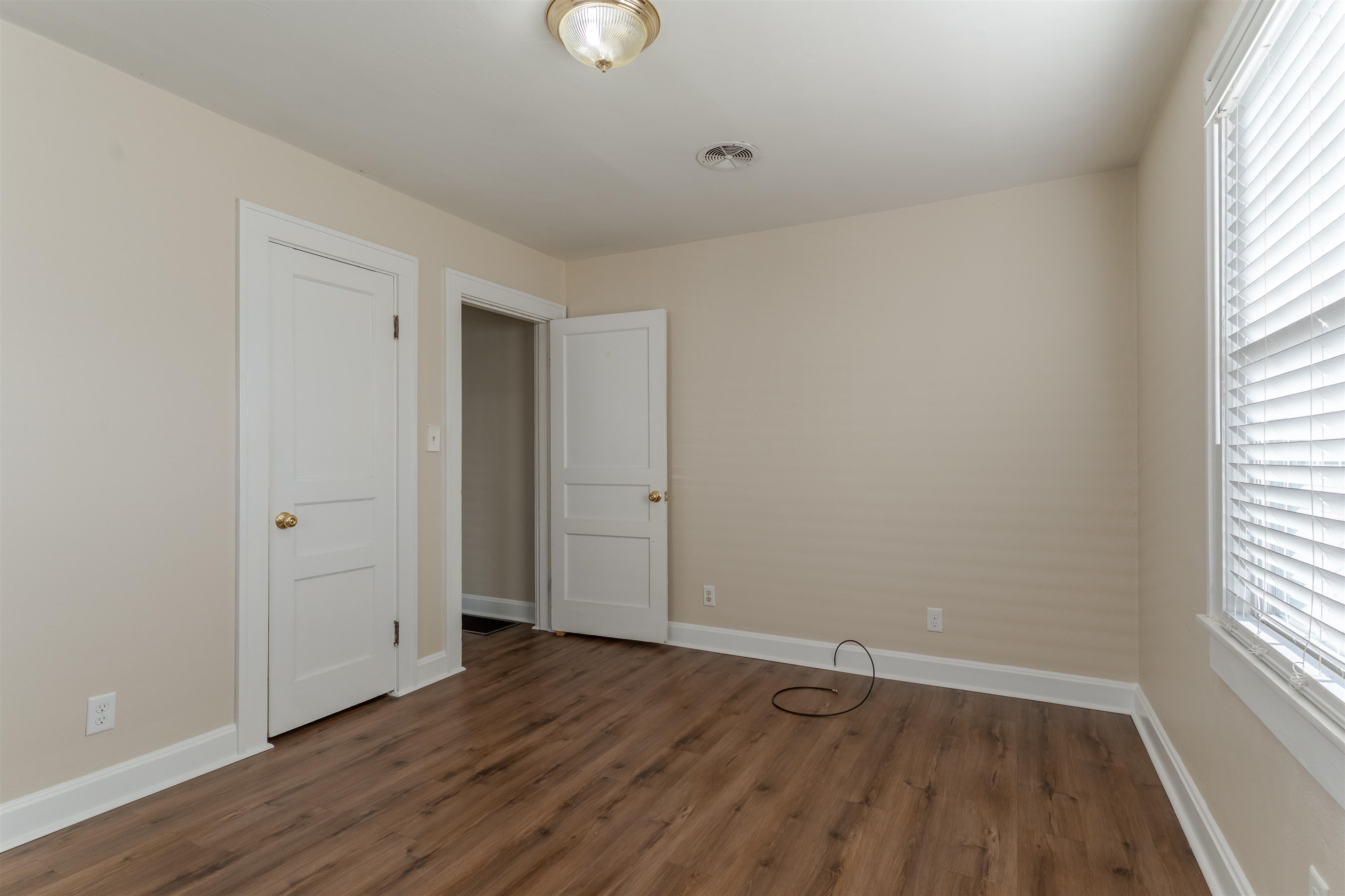 605 12th, Owensboro, Kentucky 42301, 2 Bedrooms Bedrooms, ,1 BathroomBathrooms,Single Family Residence,For Sale,12th,93761