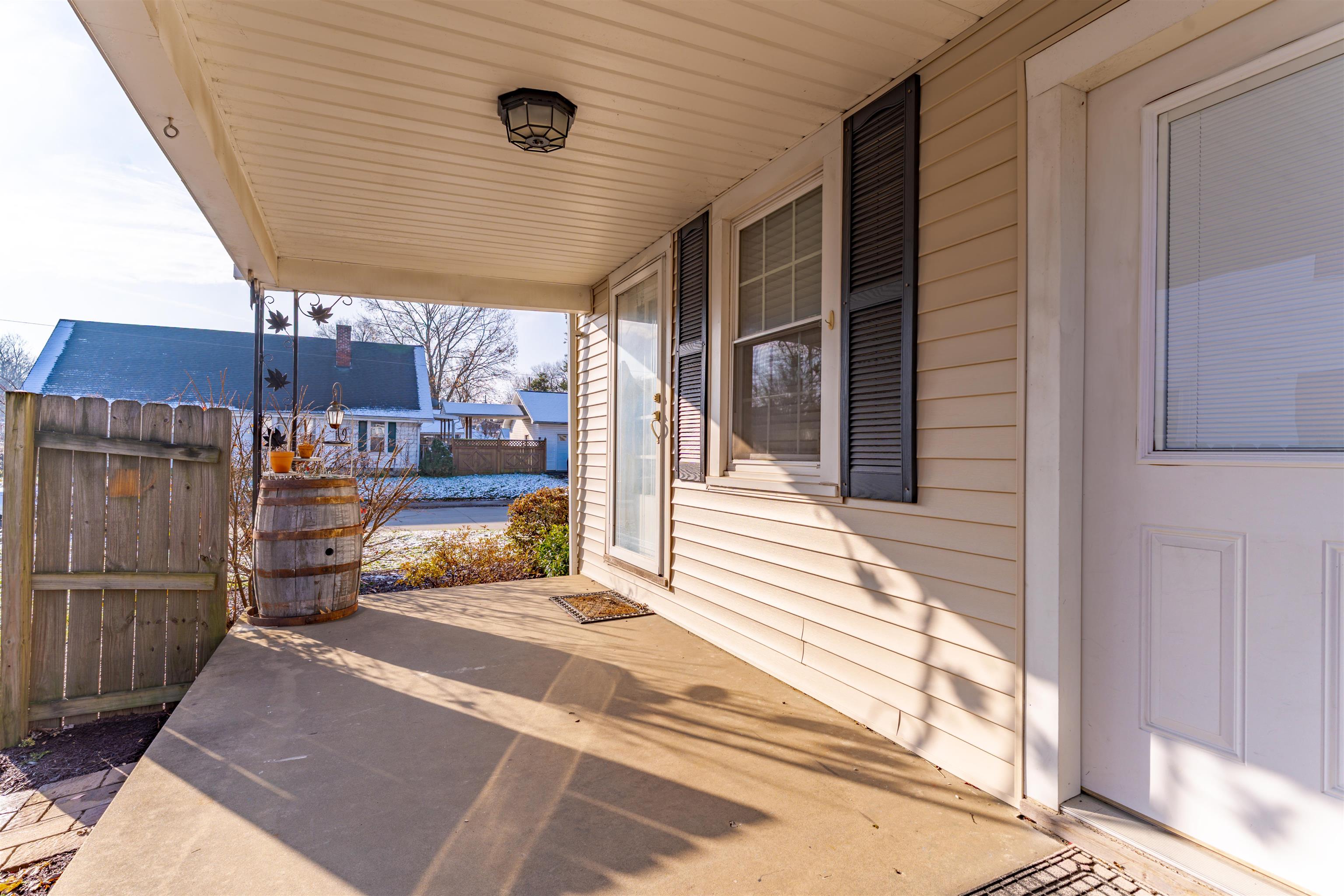 605 12th, Owensboro, Kentucky 42301, 2 Bedrooms Bedrooms, ,1 BathroomBathrooms,Single Family Residence,For Sale,12th,93761